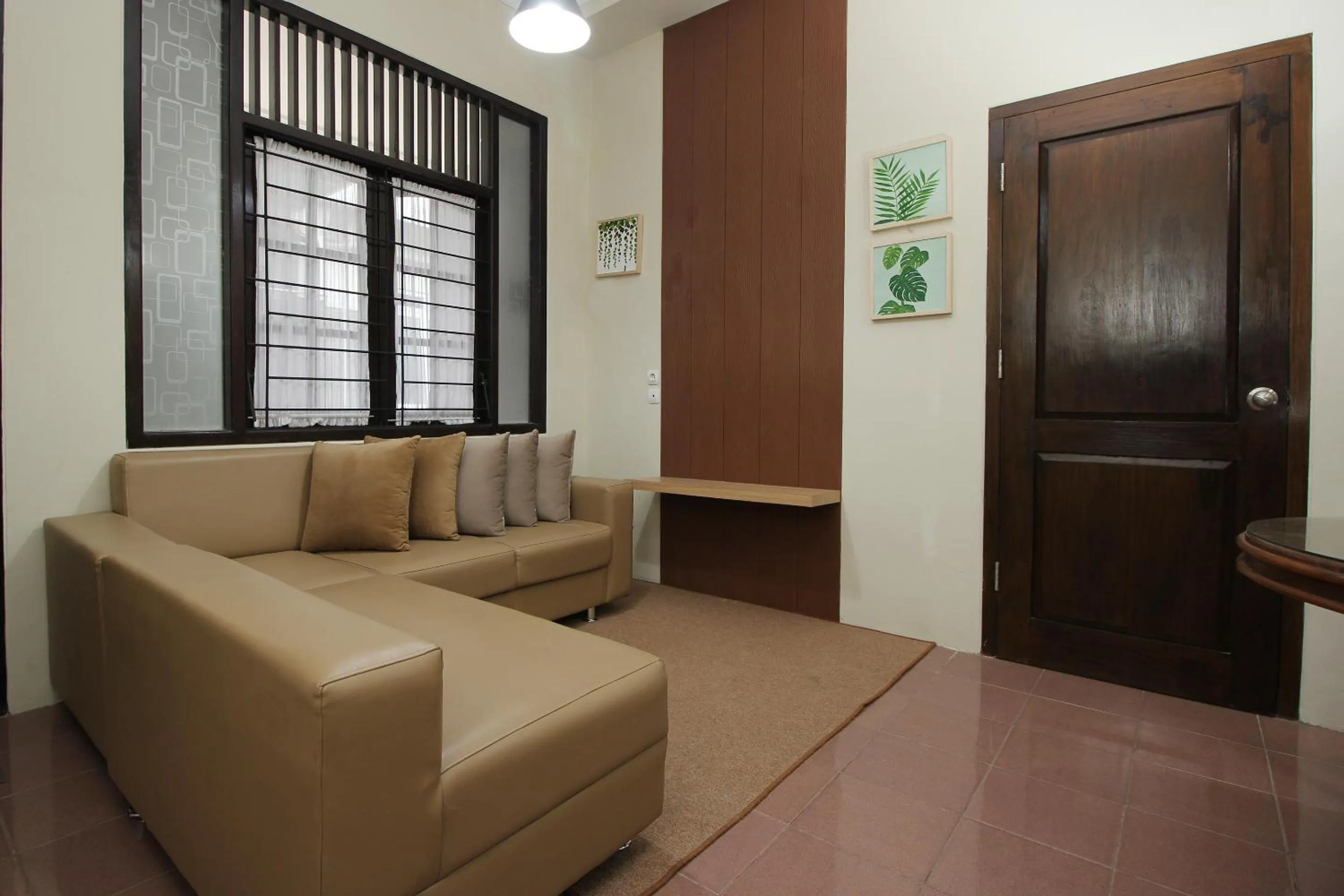 Lobby or reception in OYO 572 Omah Gedongkuning Syariah Homestay