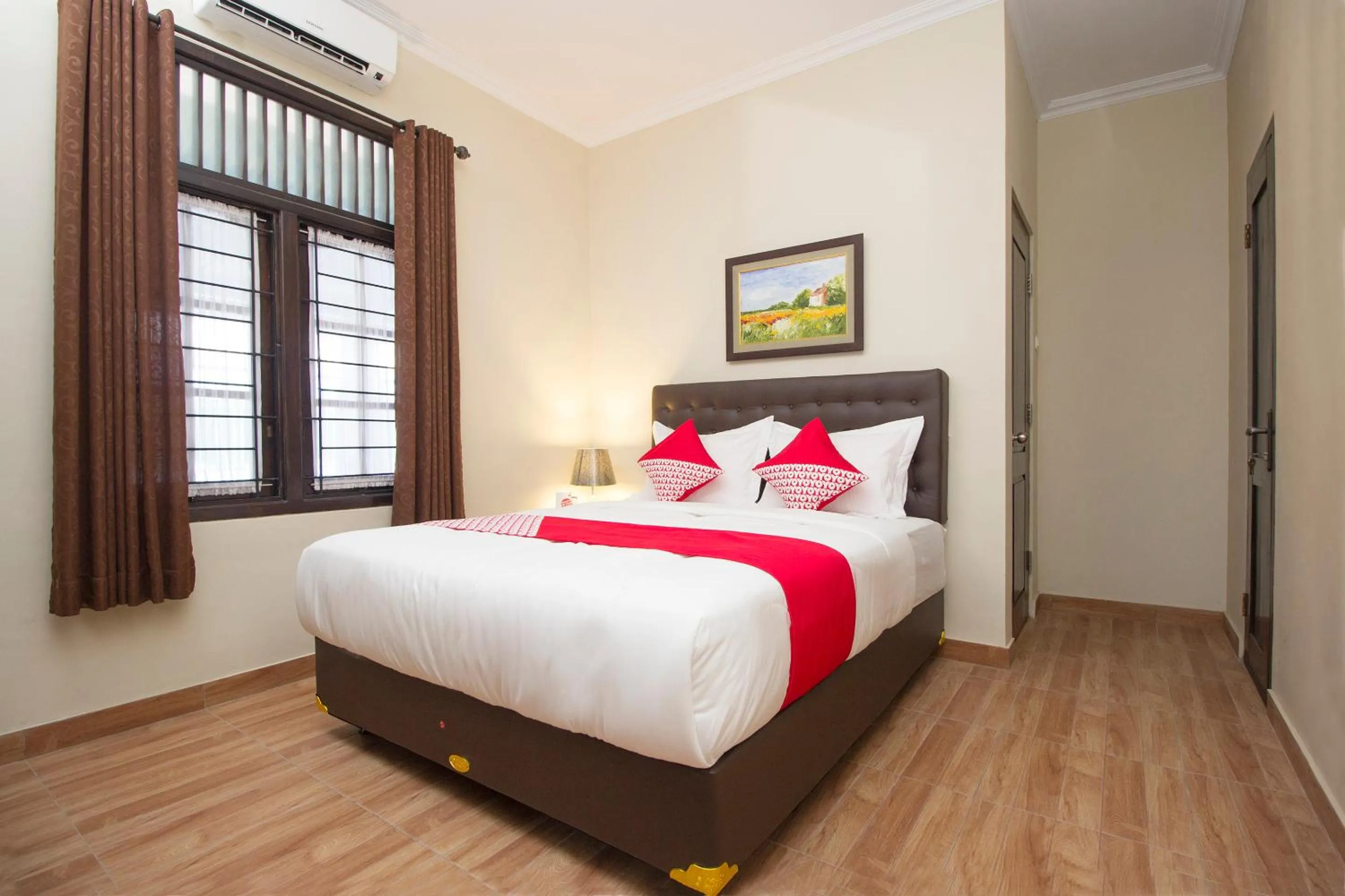 Bedroom in OYO 572 Omah Gedongkuning Syariah Homestay