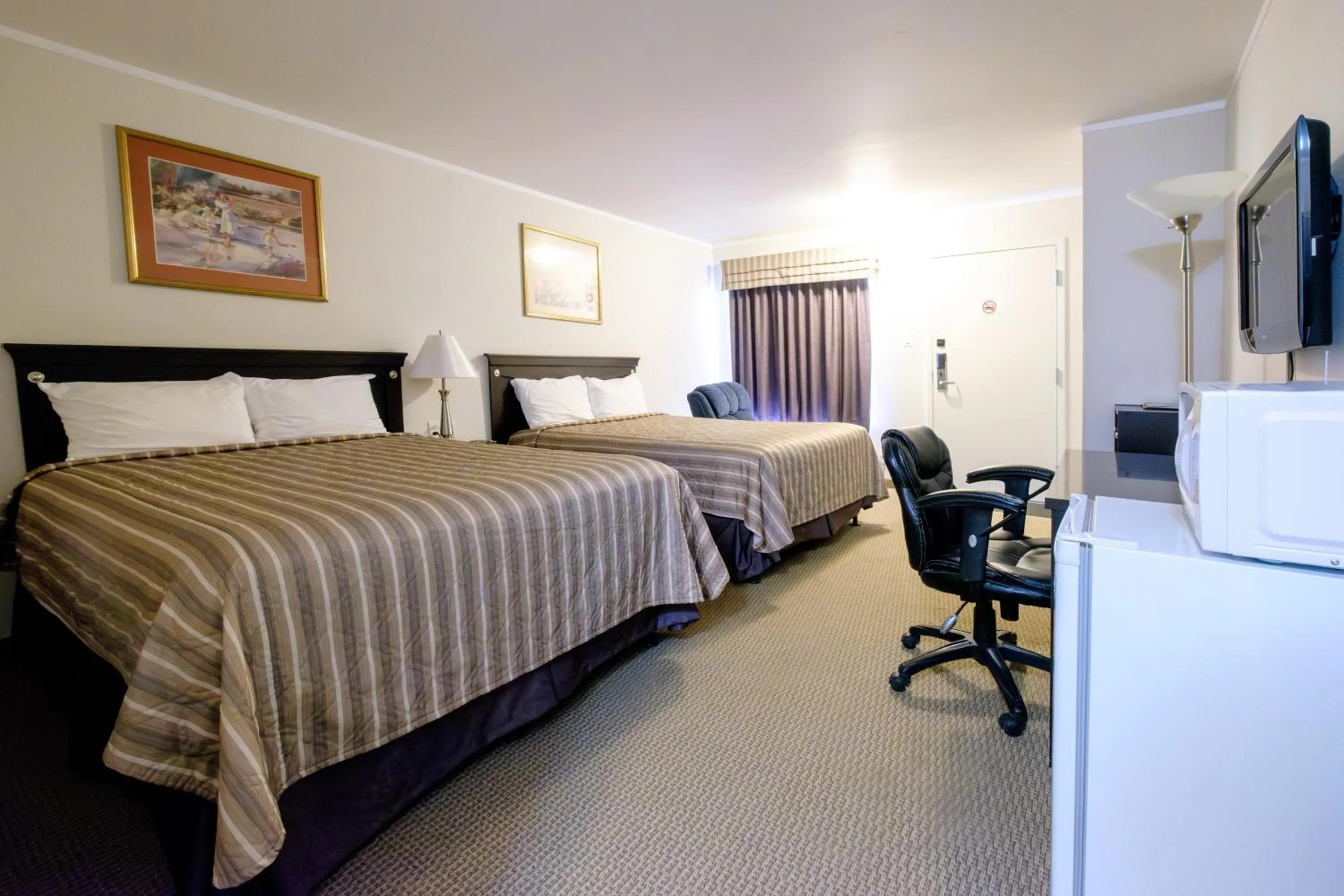 Bed in Perfect Inns & Suites