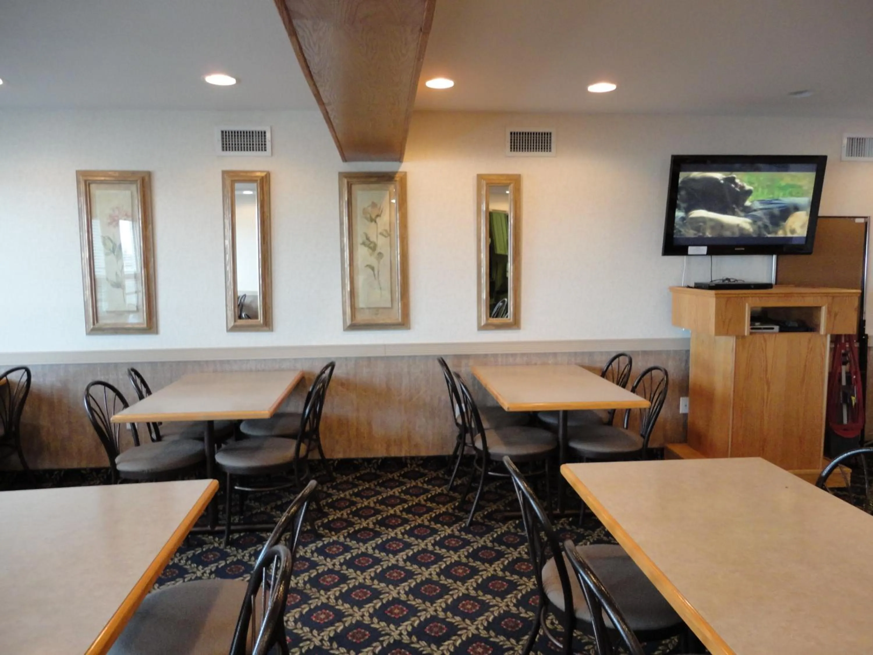 Restaurant/places to eat in Perfect Inns & Suites