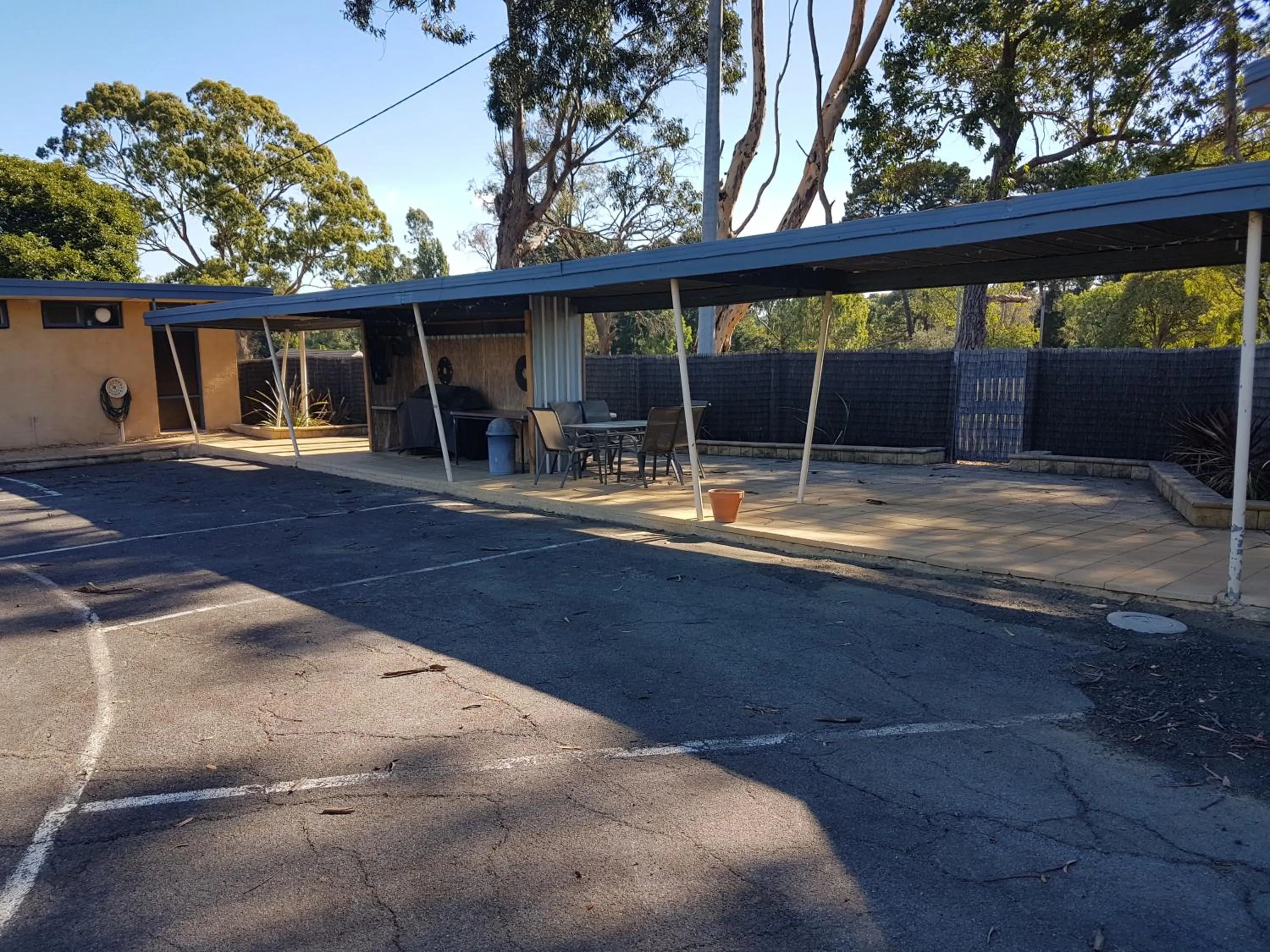 BBQ facilities in Motel Traralgon