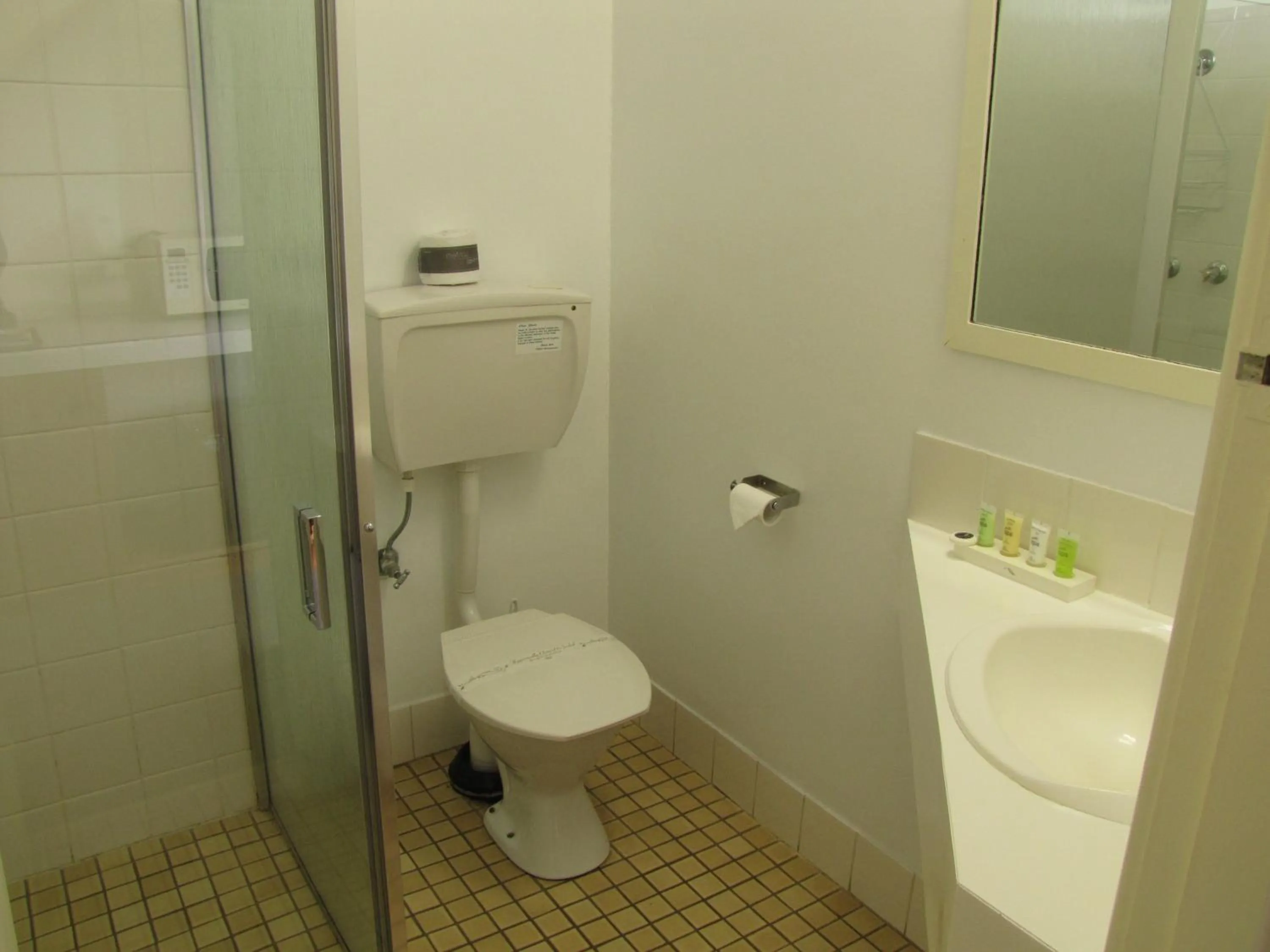 Shower in Motel Traralgon