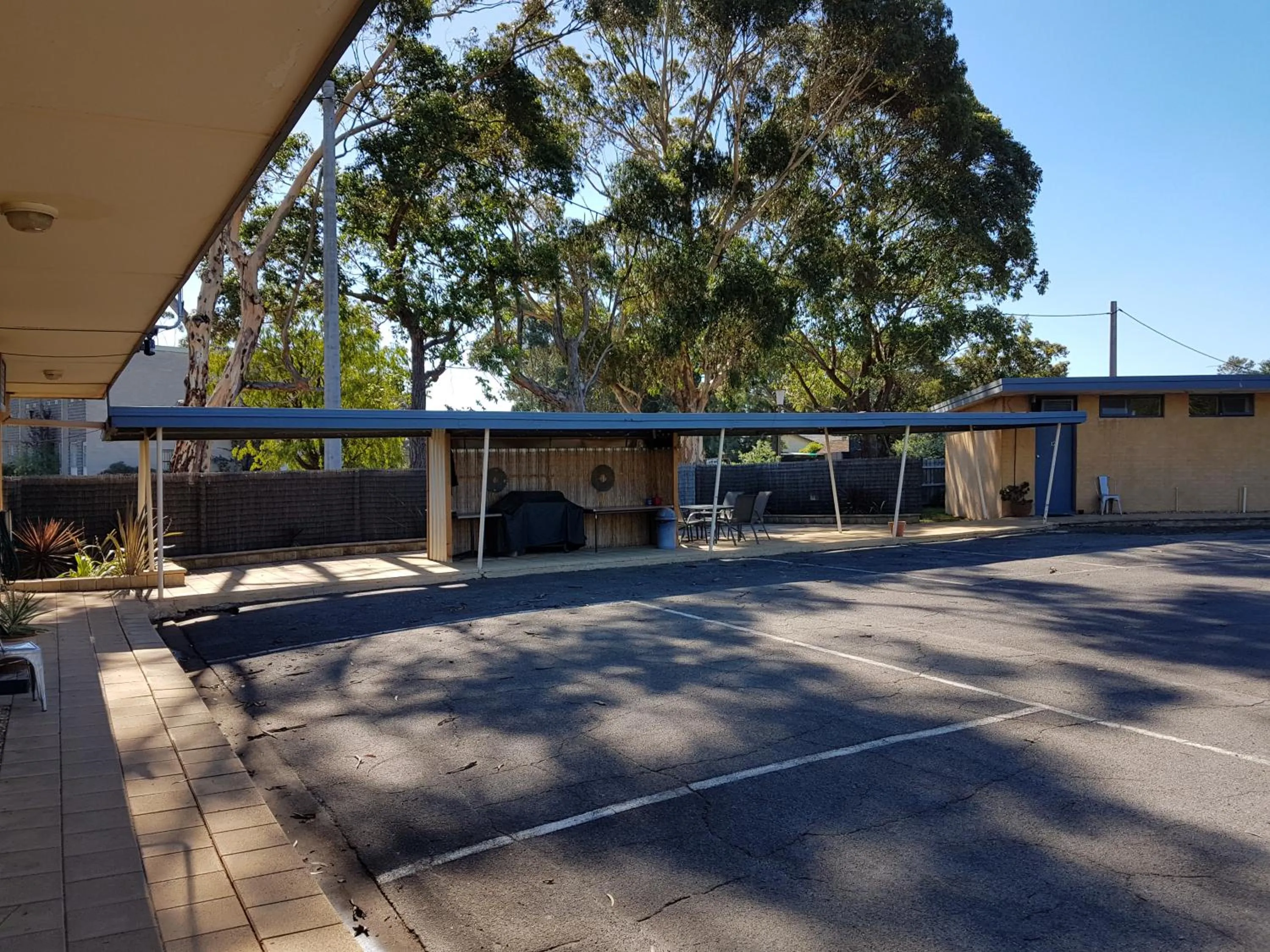 BBQ facilities in Motel Traralgon