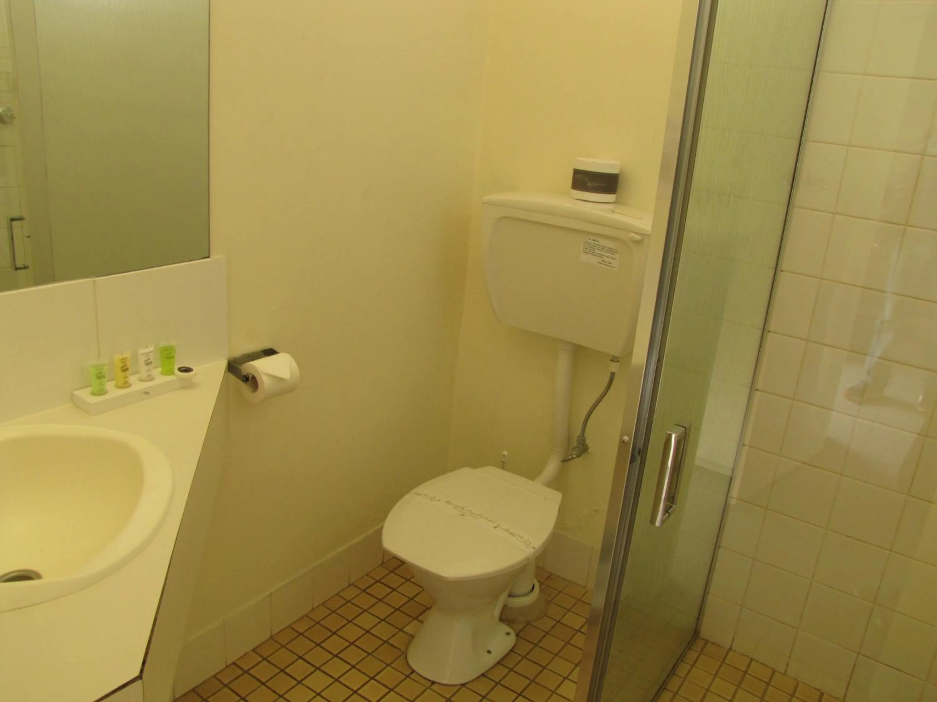 Shower in Motel Traralgon