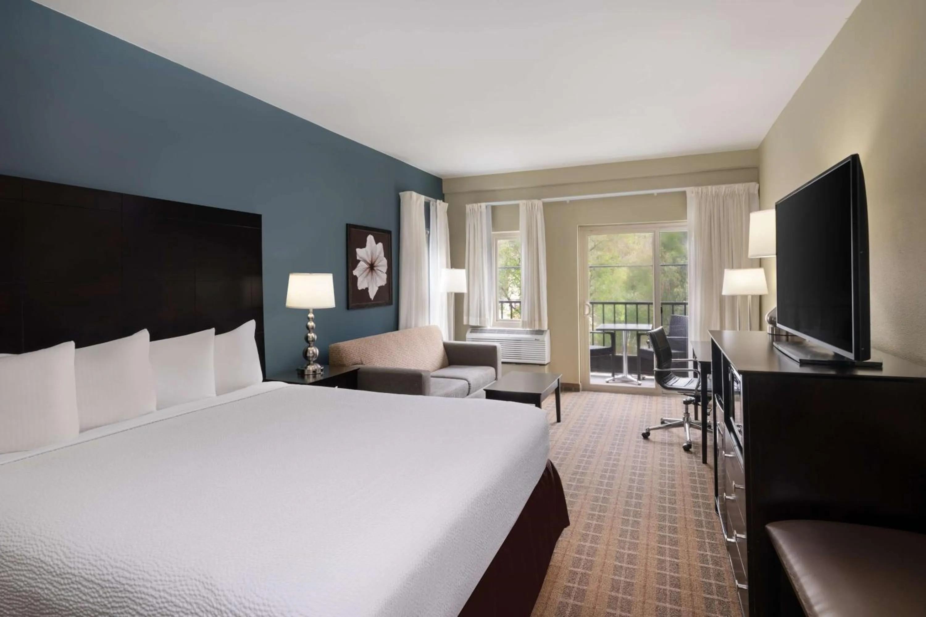 Bedroom, Bed in La Cuesta Inn, BW Signature Collection