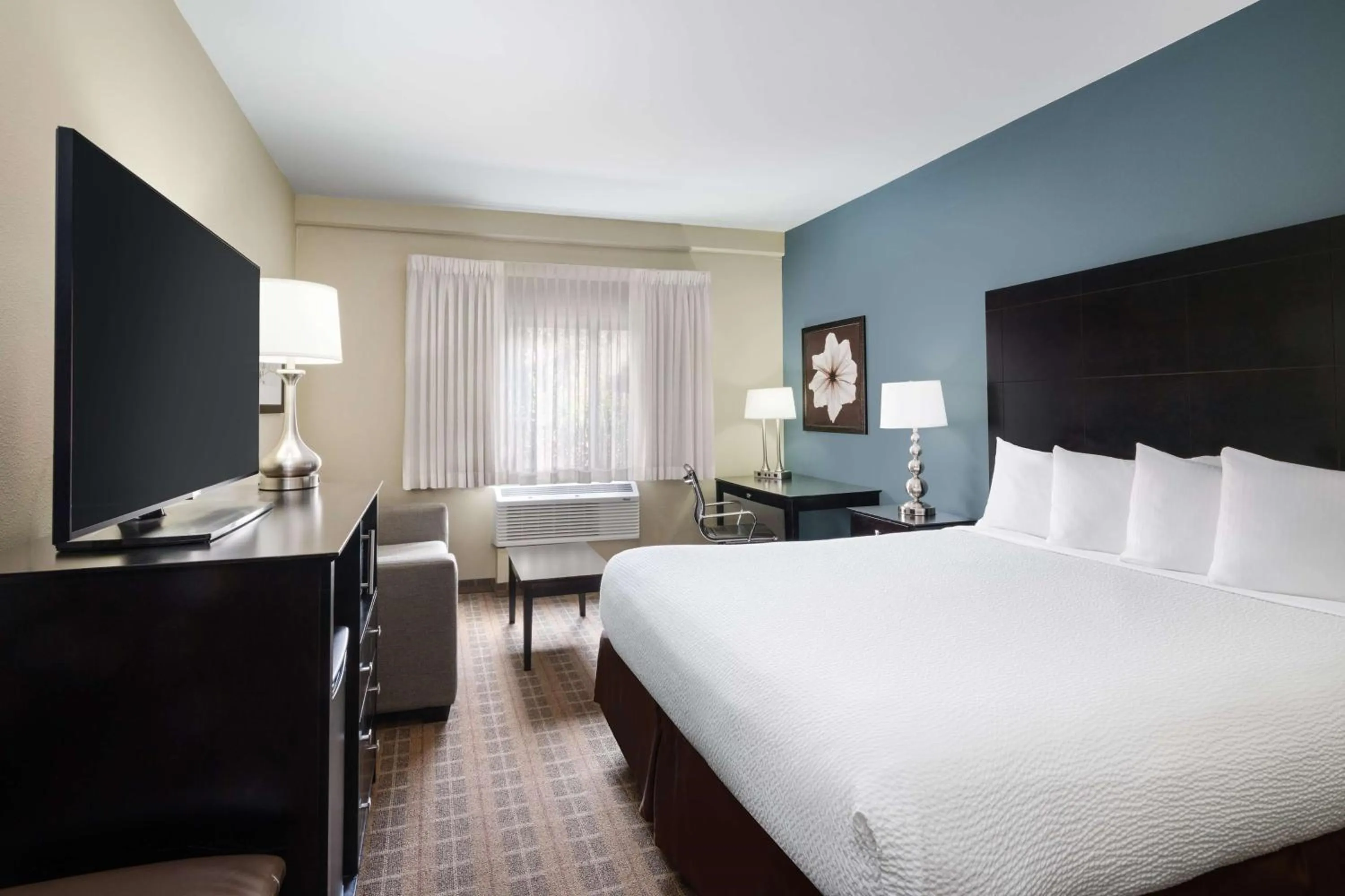 Bedroom, Bed in La Cuesta Inn, BW Signature Collection