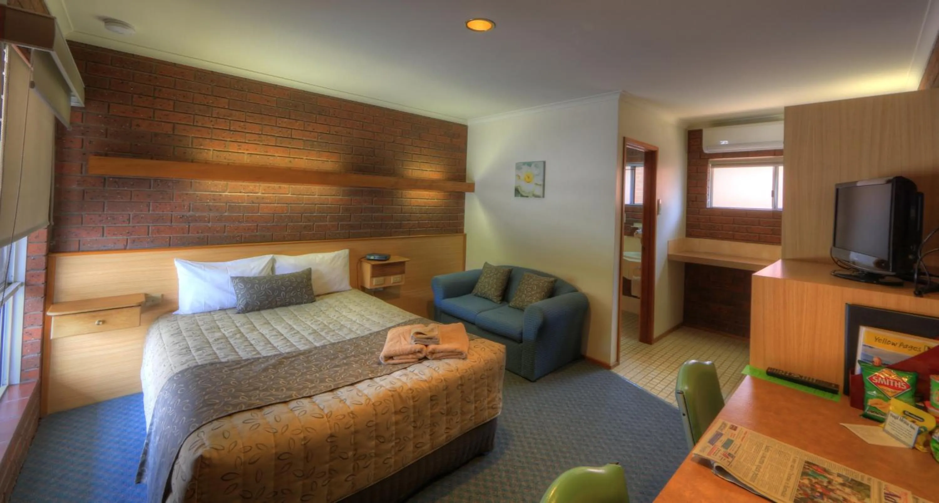 Bed in Bairnsdale Tanjil Motor Inn