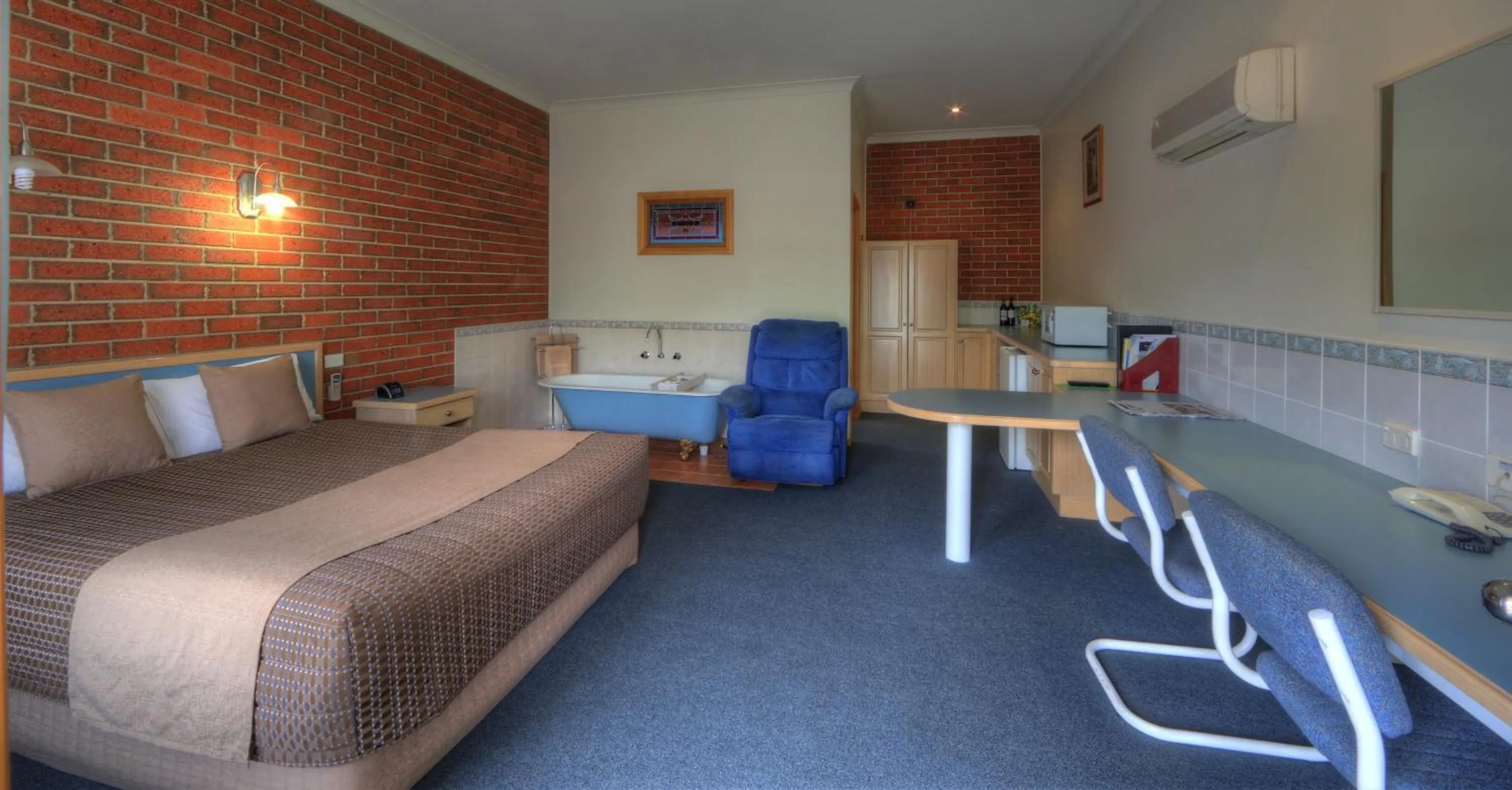 Photo of the whole room in Bairnsdale Tanjil Motor Inn