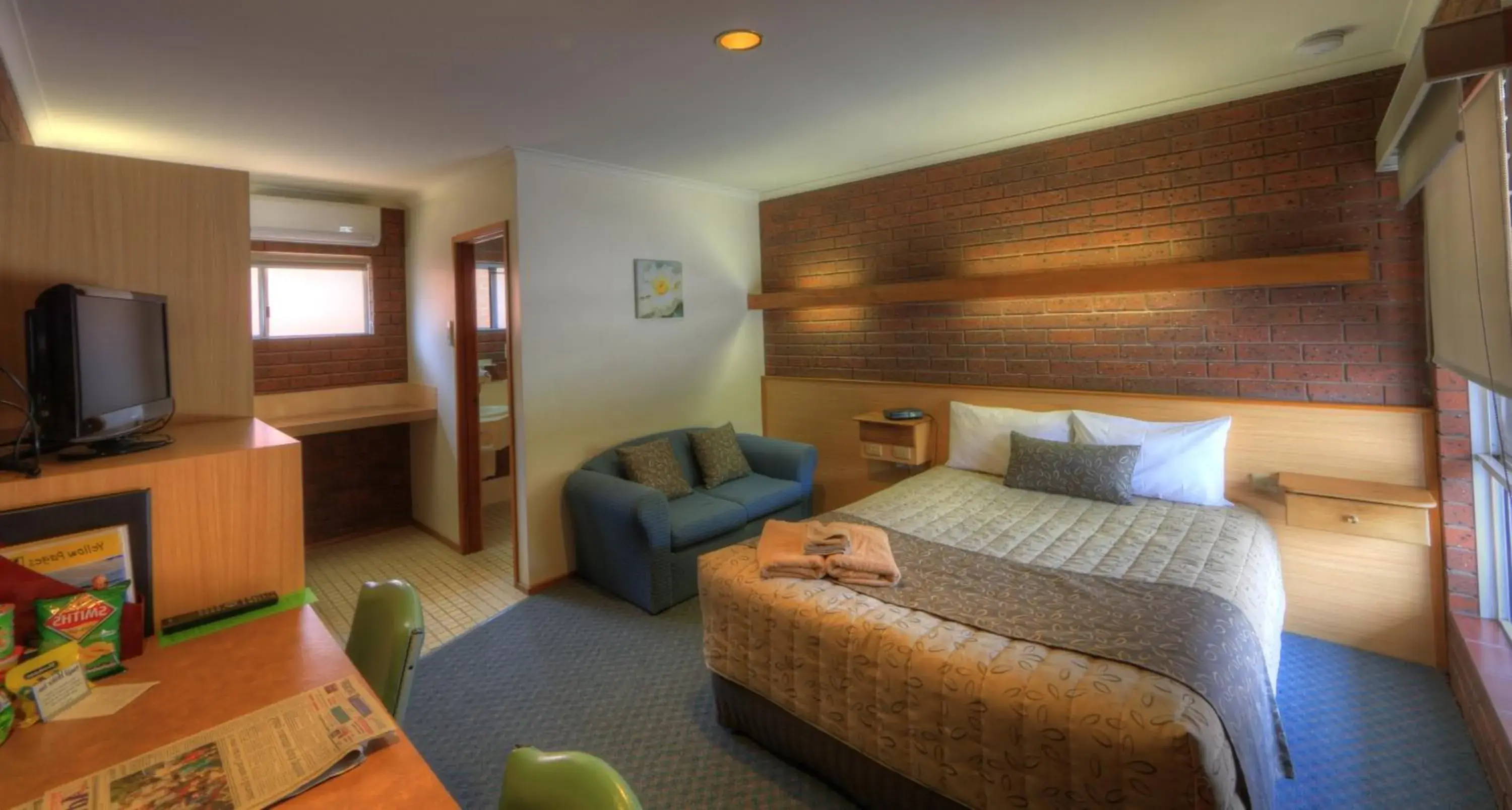 Deluxe Family Suite in Bairnsdale Tanjil Motor Inn Deluxe Family Suite in Bairnsdale Tanjil Motor Inn