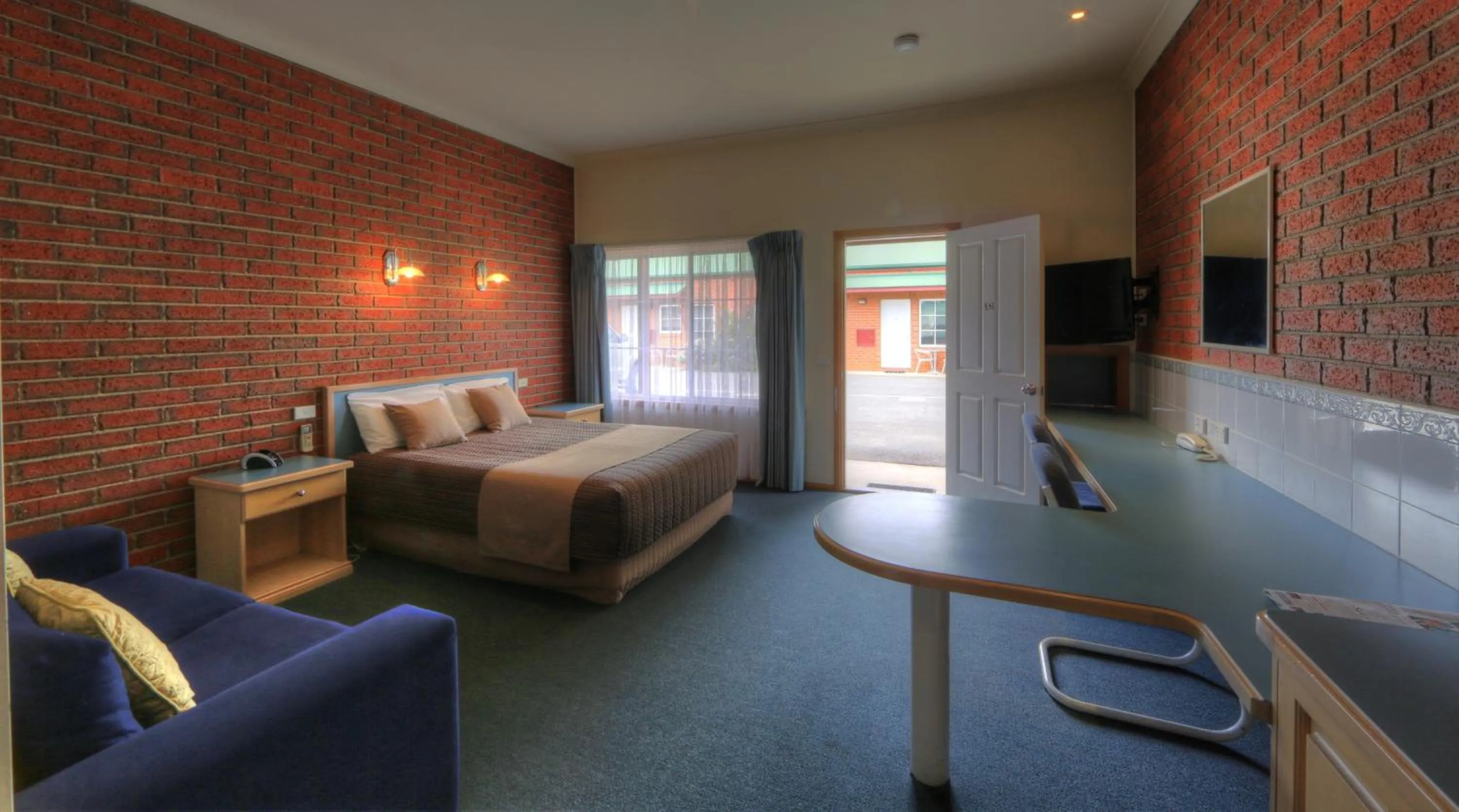 Bed in Bairnsdale Tanjil Motor Inn