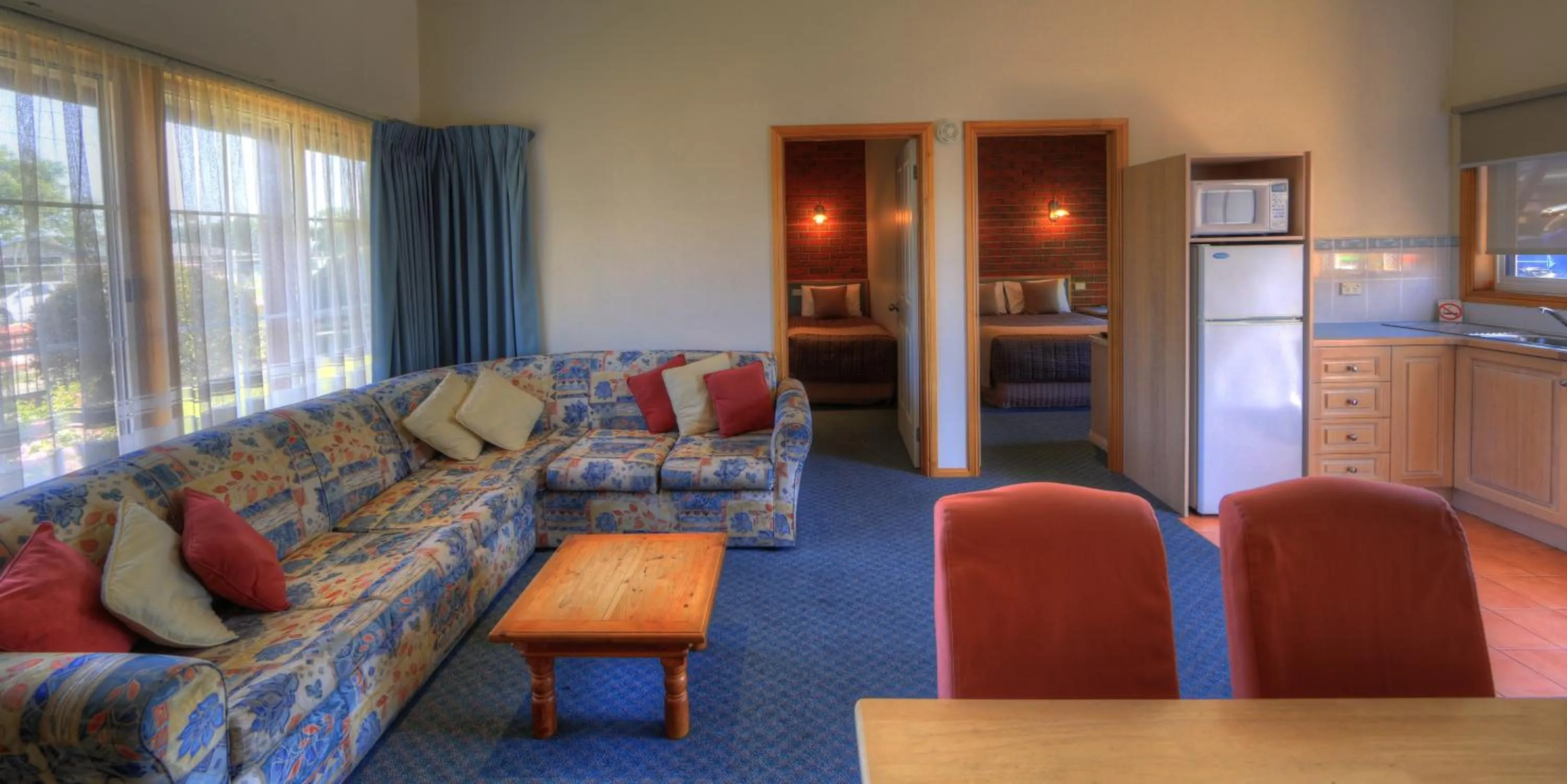 Living room in Bairnsdale Tanjil Motor Inn