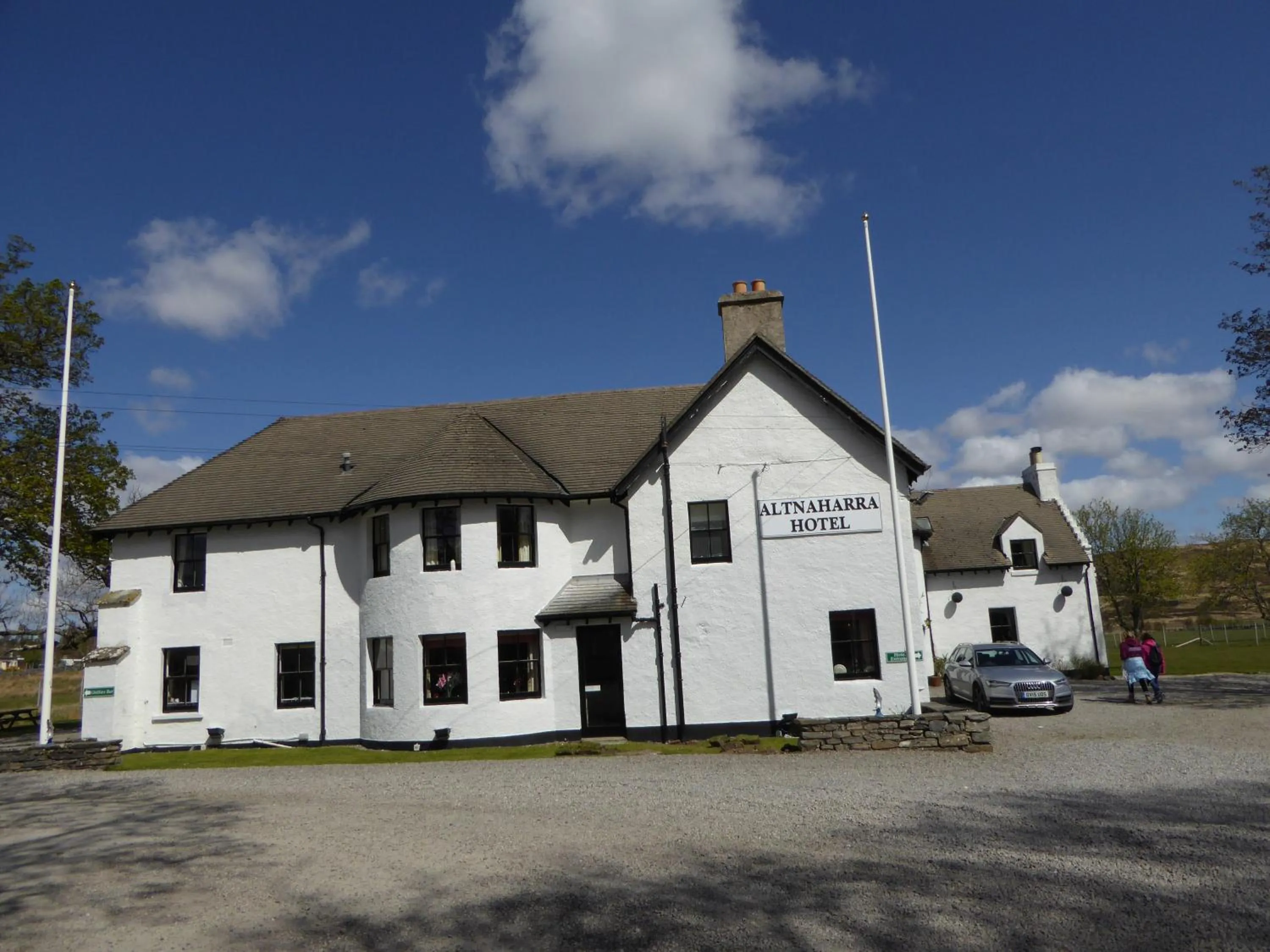 Facade/entrance in Altnaharra Hotel