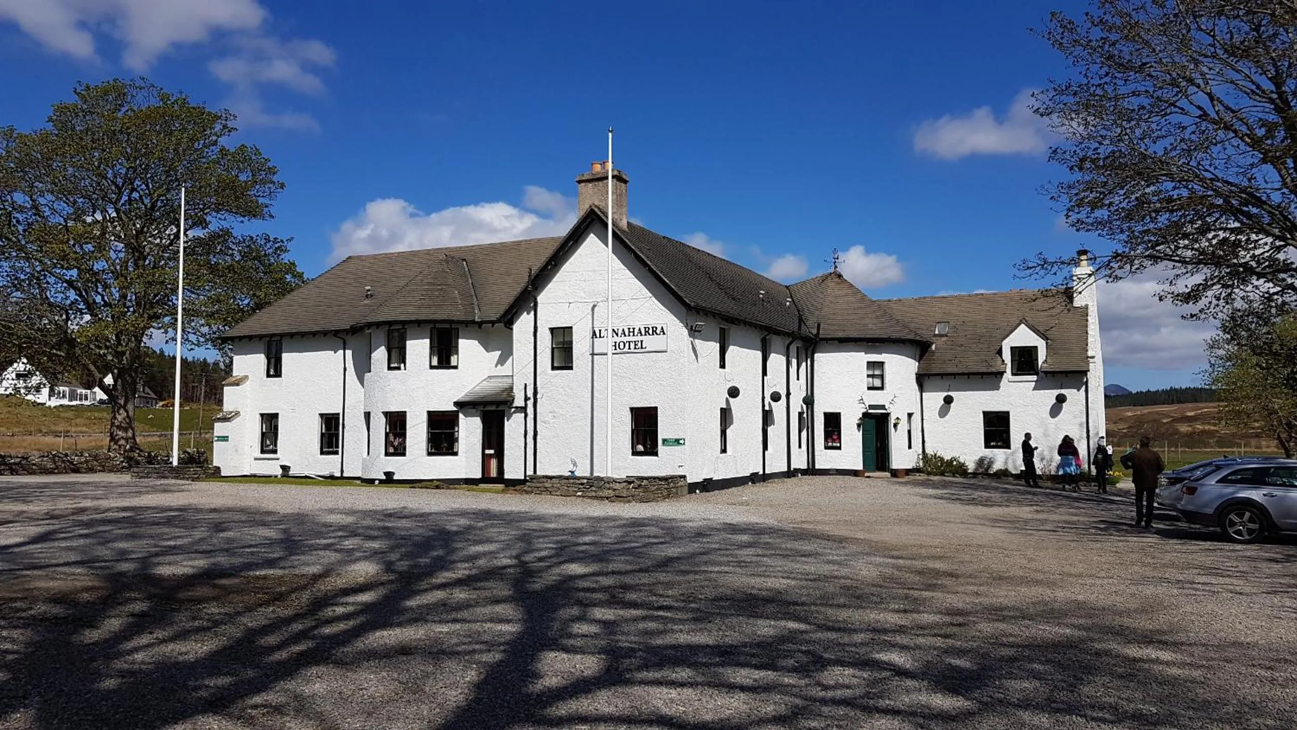 Facade/entrance in Altnaharra Hotel