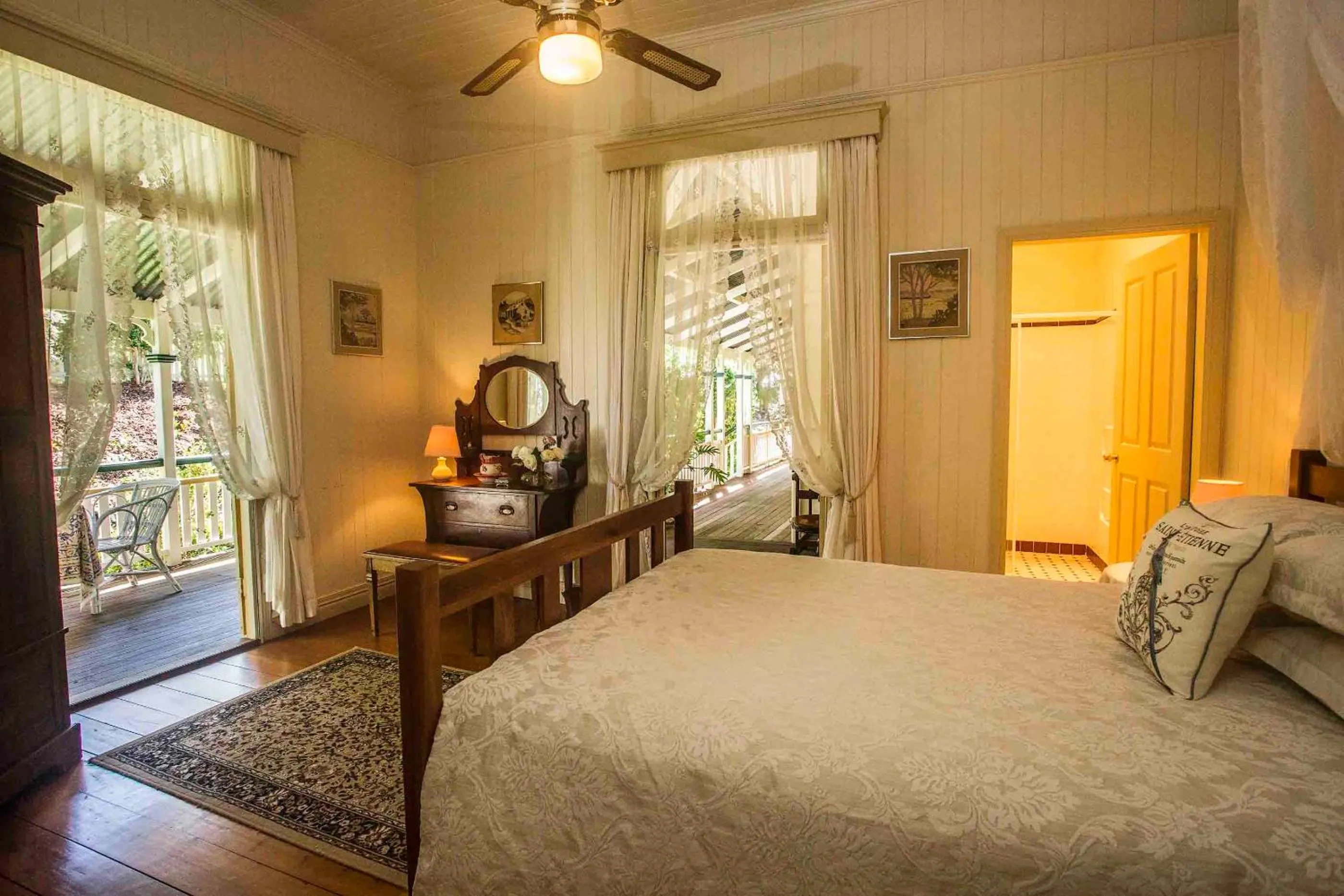 Bed in The Falls Montville