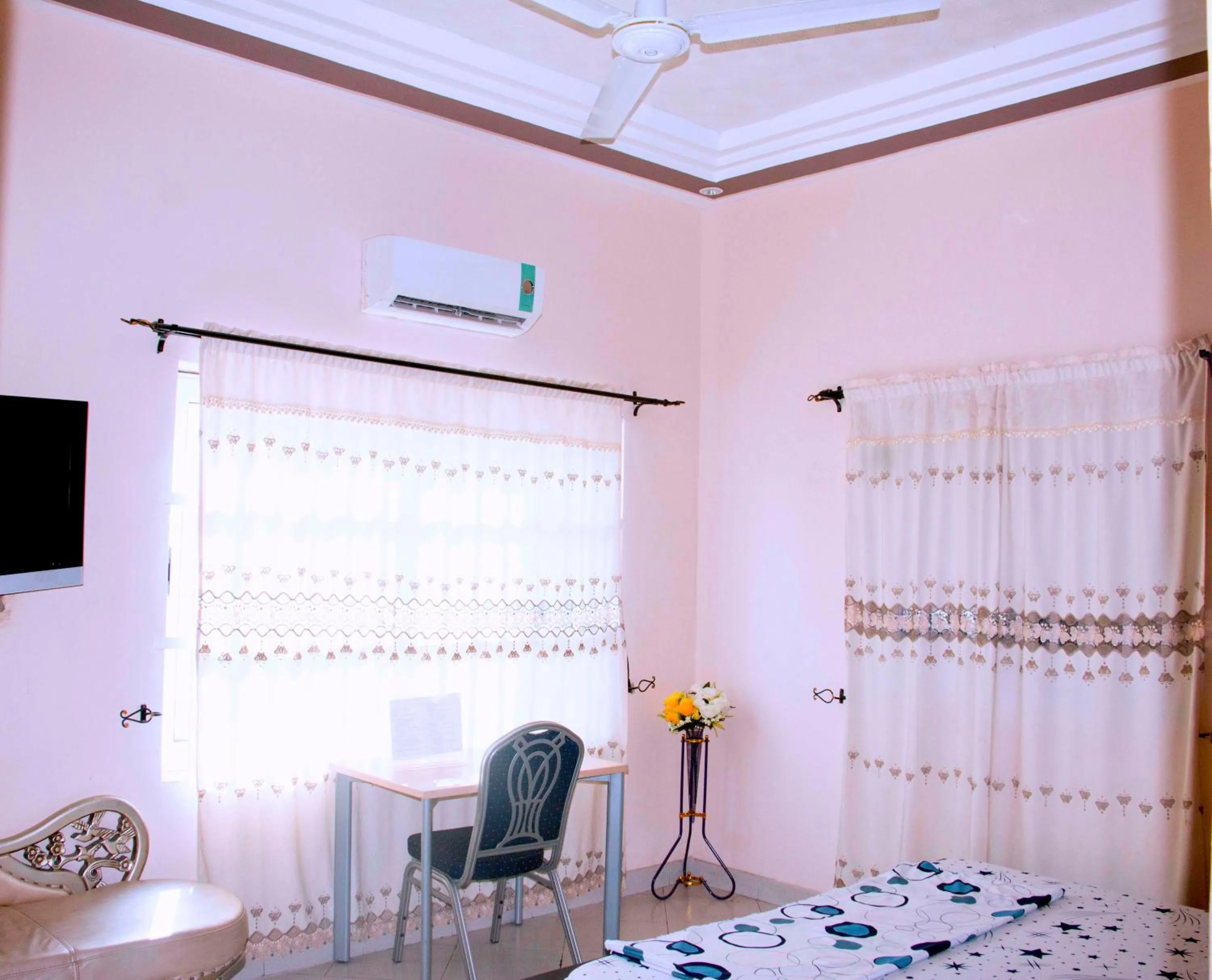 Bedroom, Bed in Nora Hotel