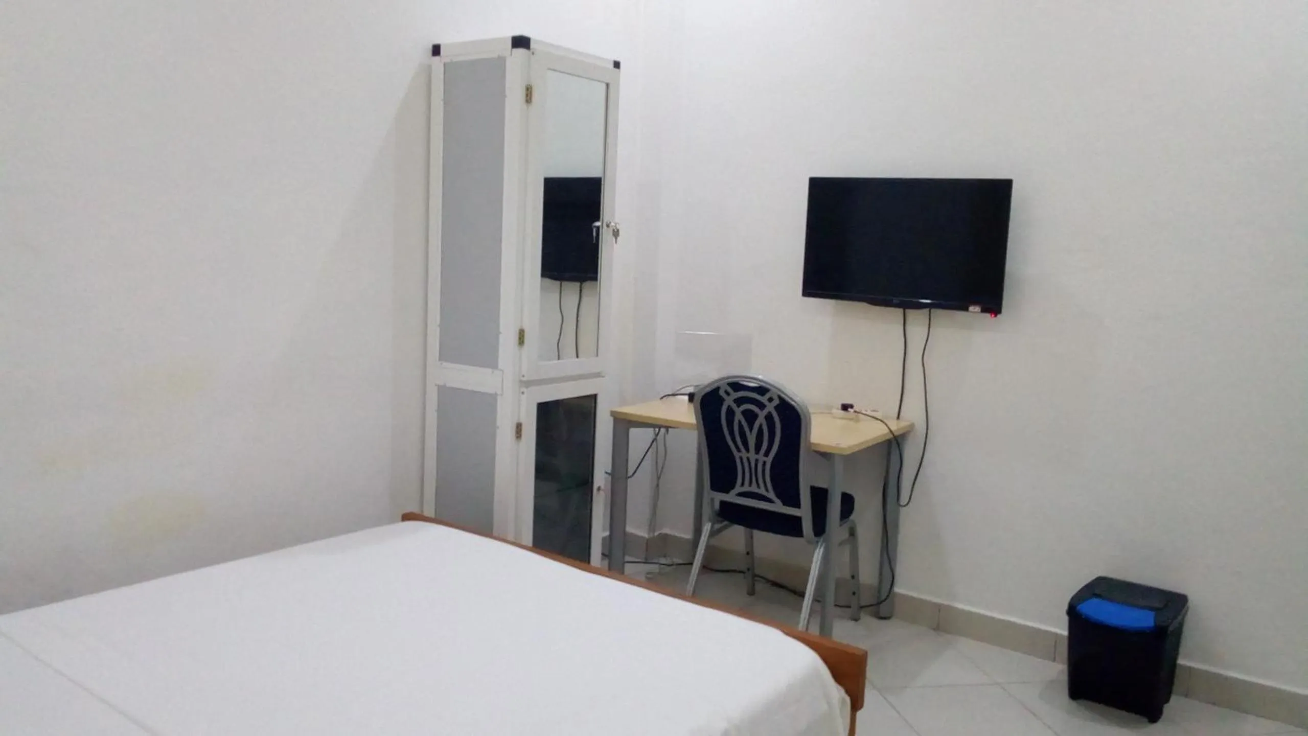 TV and multimedia, Bed in Nora Hotel