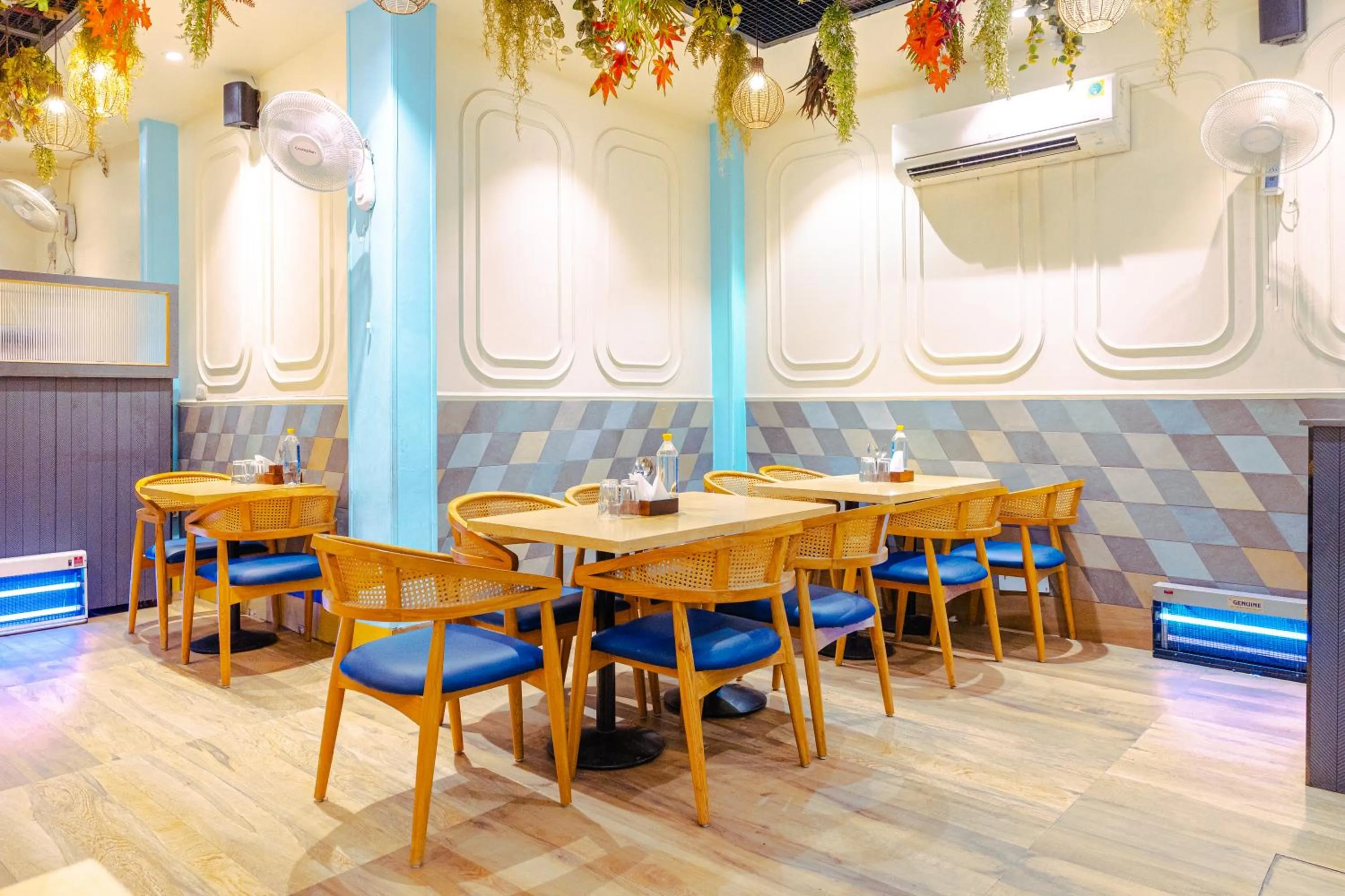 Restaurant/places to eat in Rupam Hotel