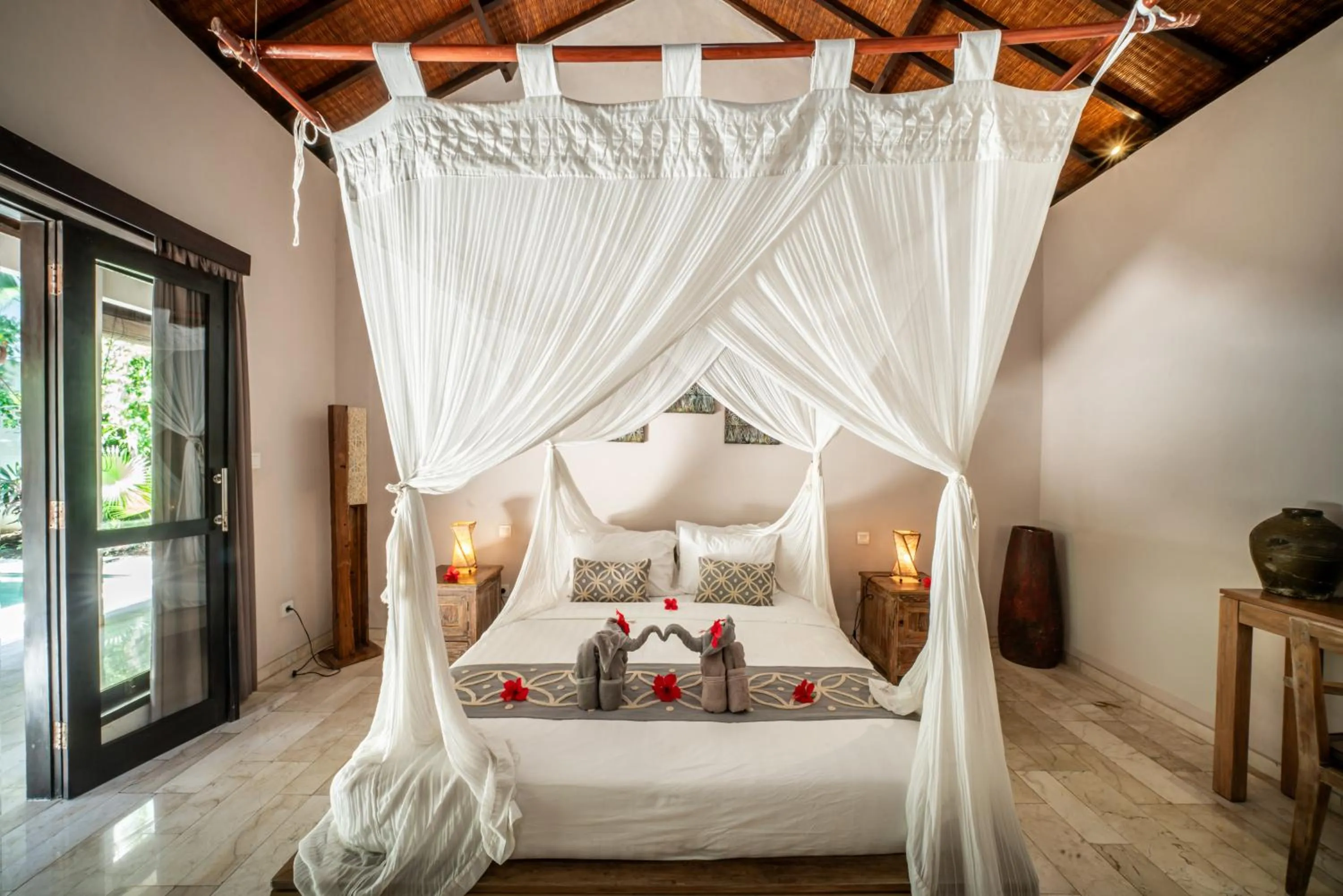 Bed in Villa Koala, 2Br Close to W, Potato Head and Shi Shi