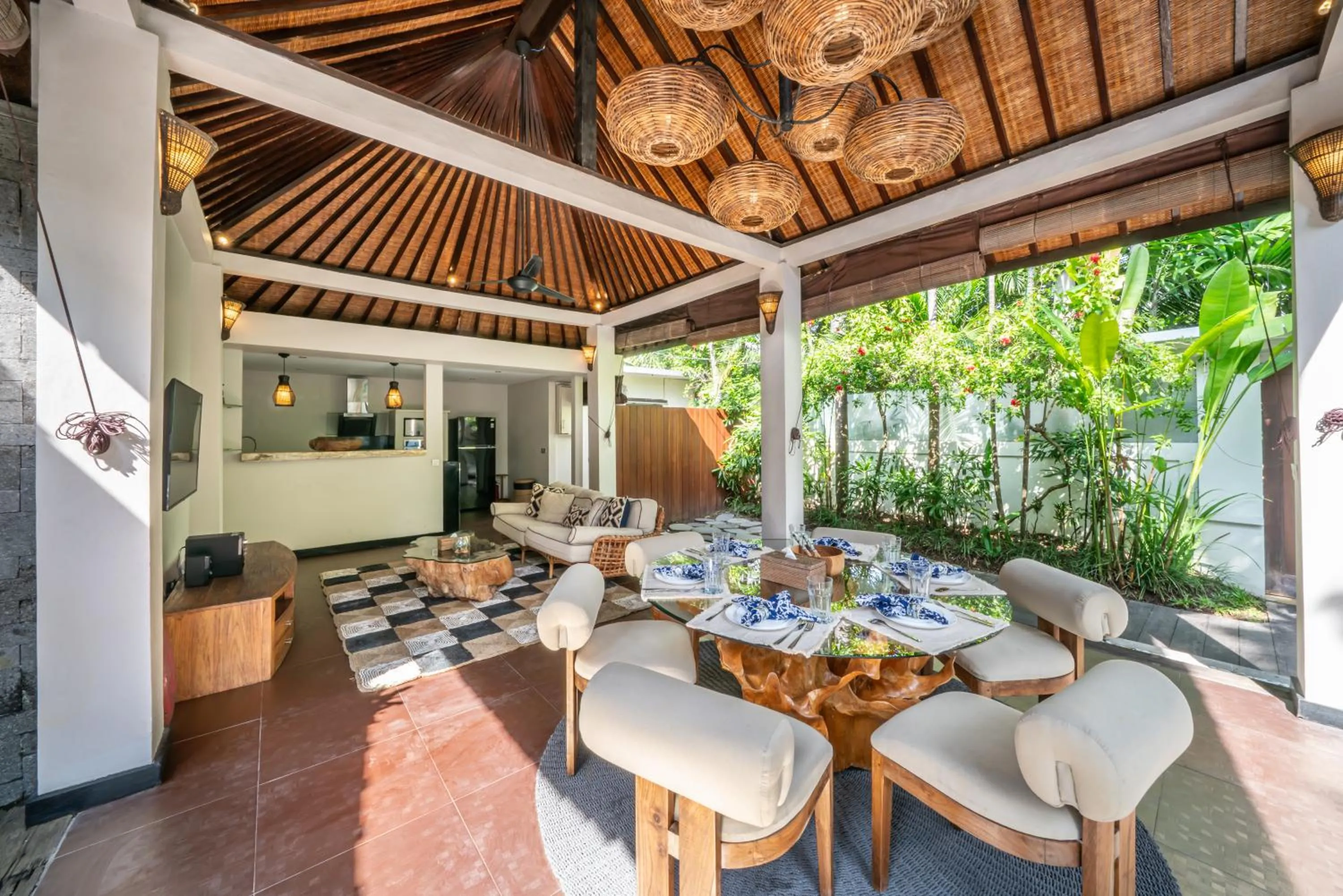 Living room in Villa Koala, 2Br Close to W, Potato Head and Shi Shi