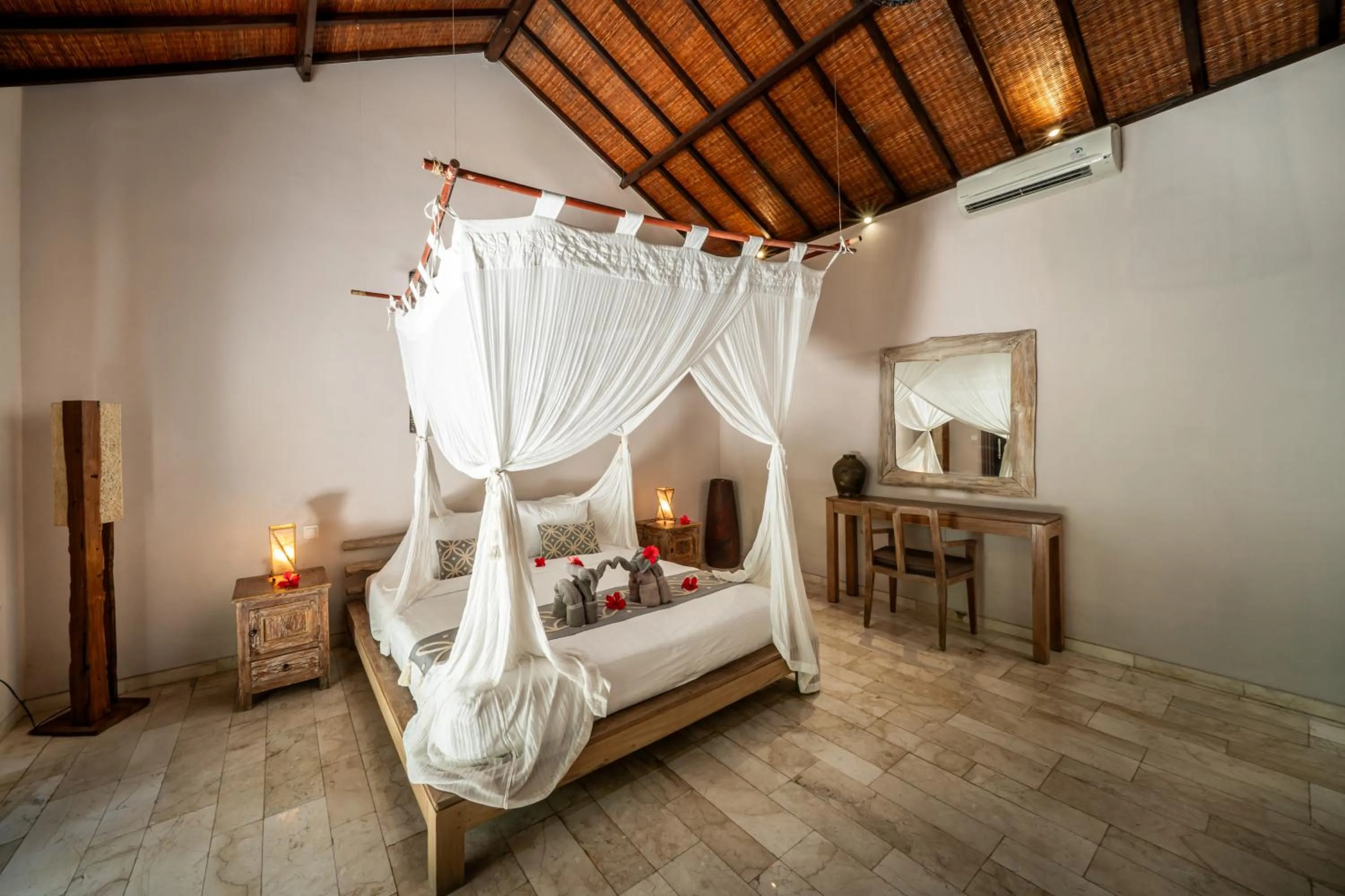 Bed in Villa Koala, 2Br Close to W, Potato Head and Shi Shi