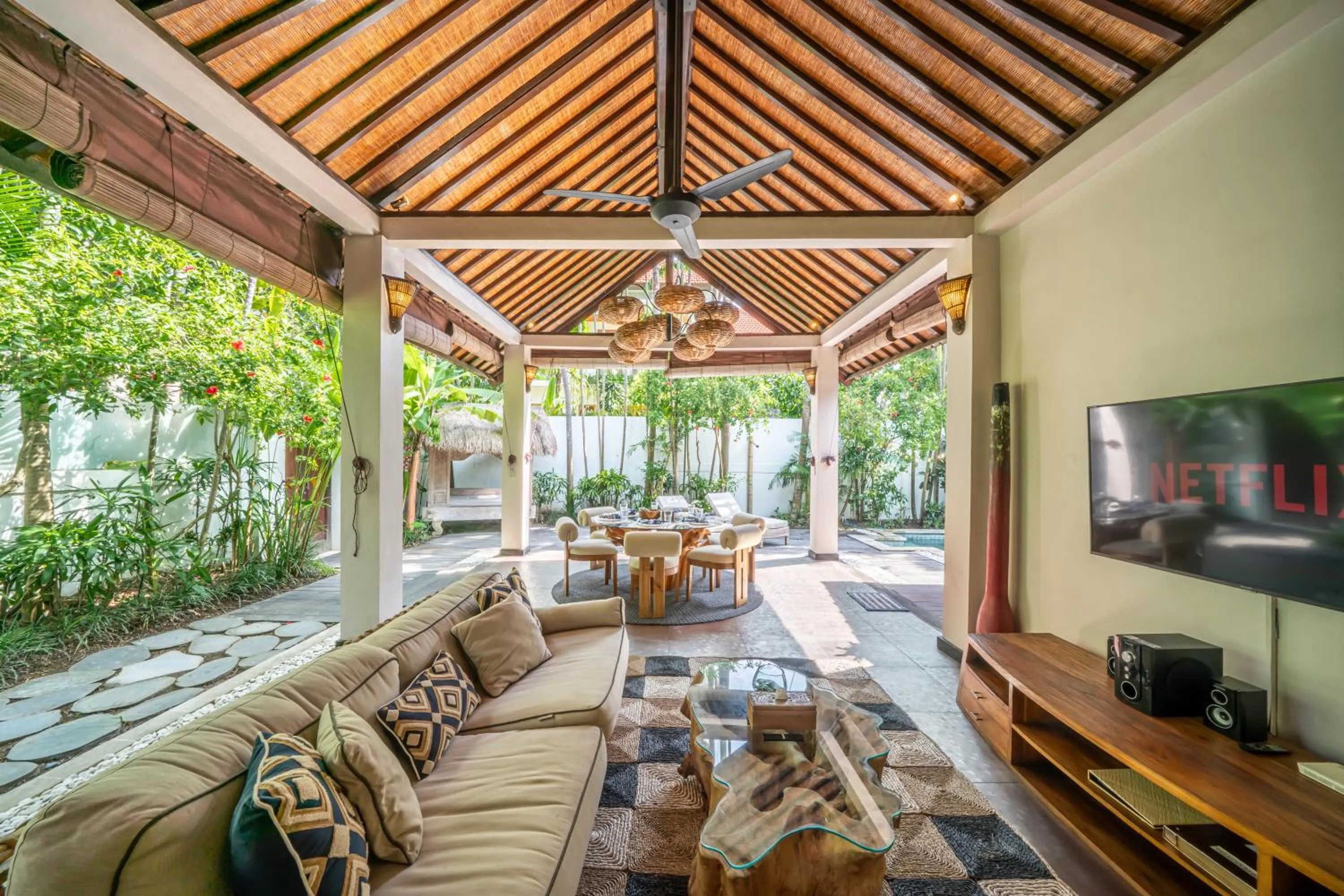 TV and multimedia in Villa Koala, 2Br Close to W, Potato Head and Shi Shi