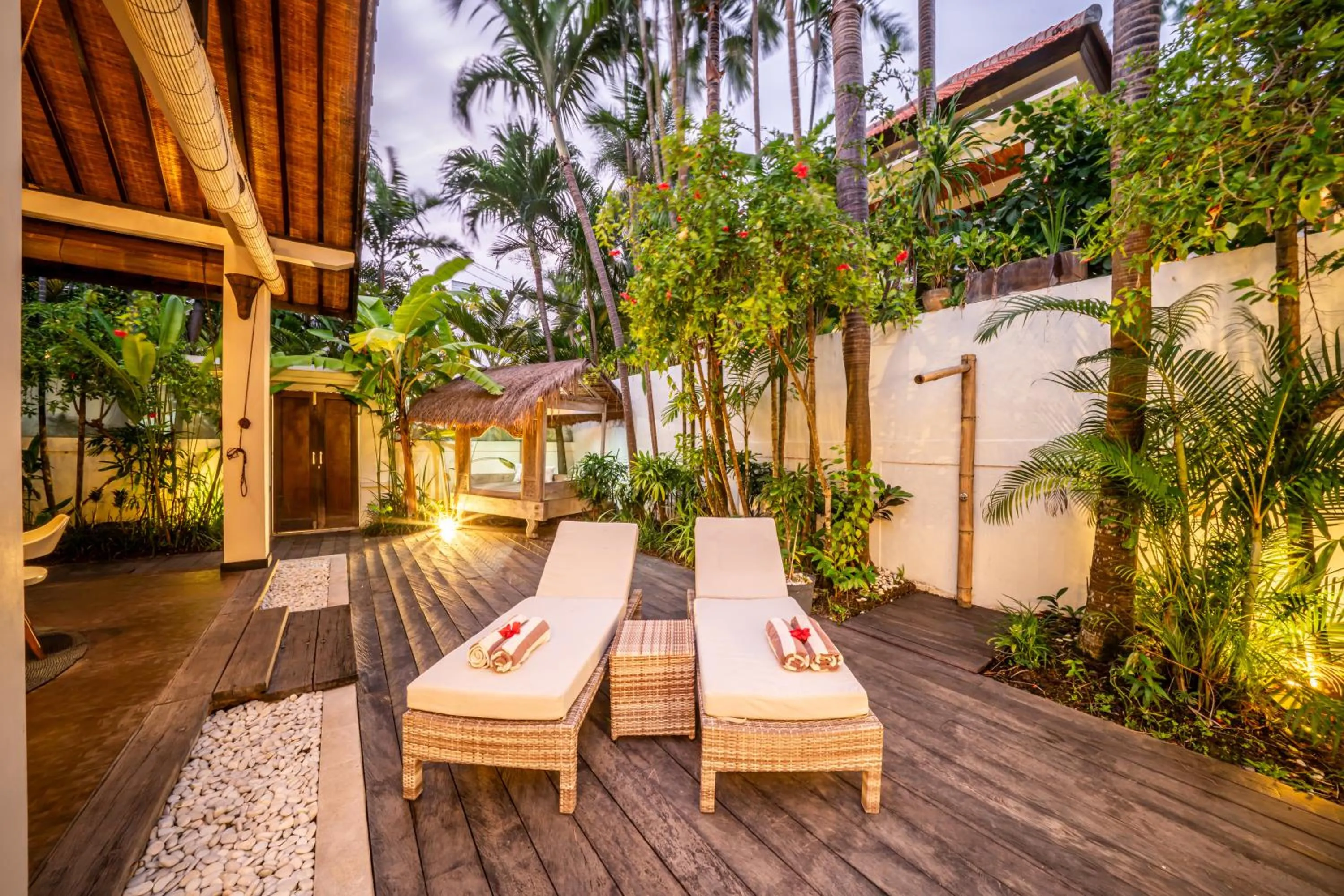 Patio in Villa Koala, 2Br Close to W, Potato Head and Shi Shi