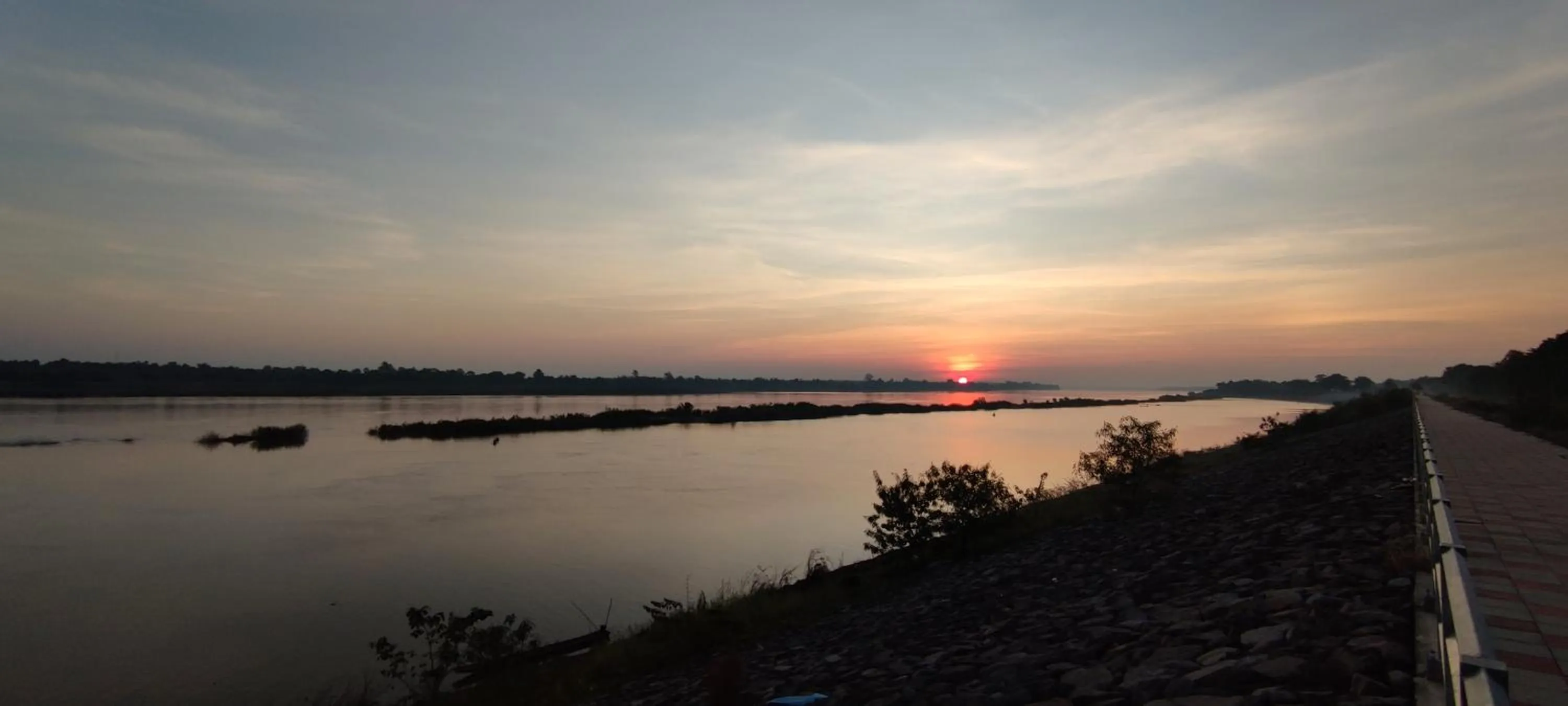 NawiengkaeRiverview Resort