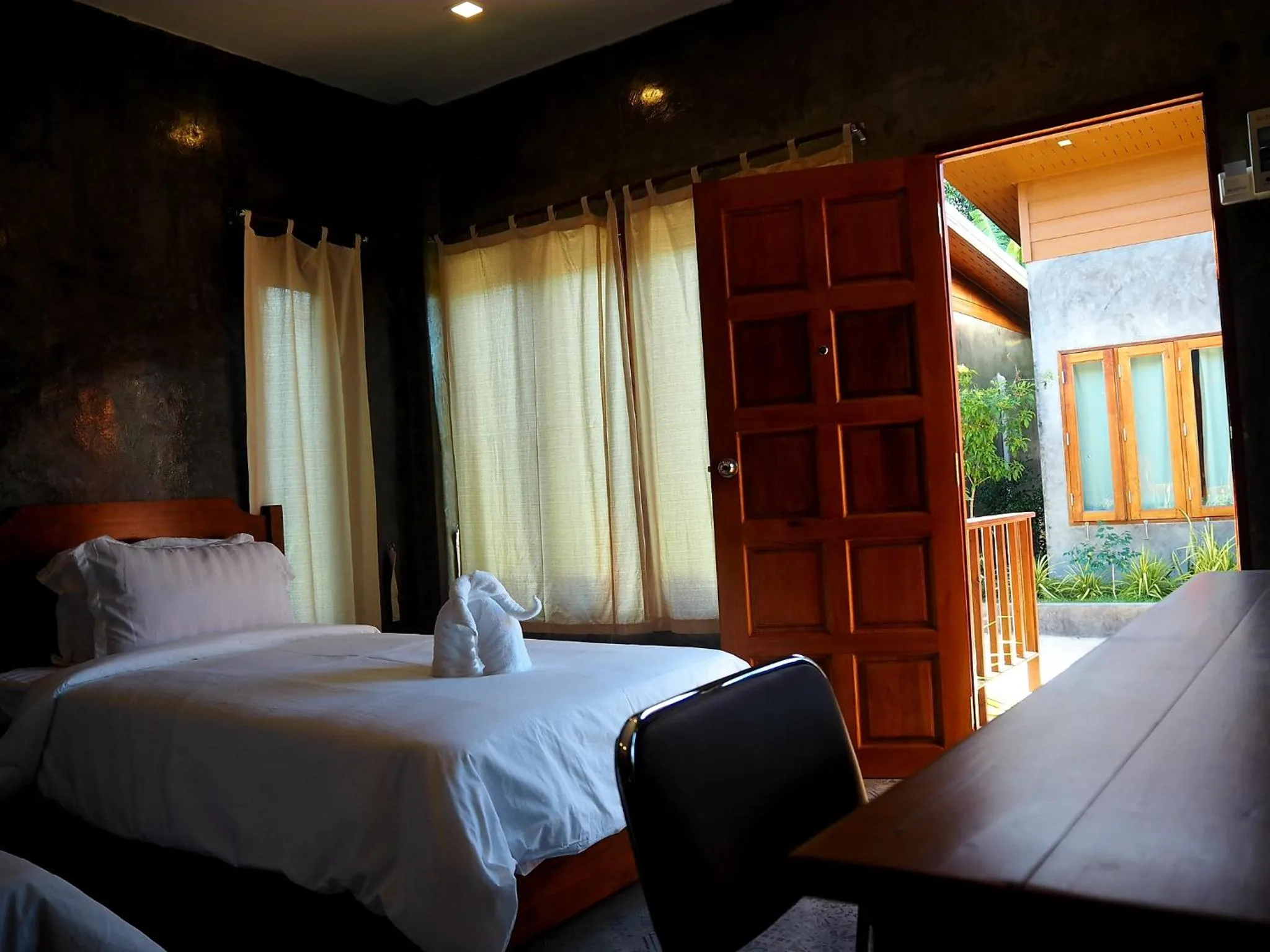 Bed in NawiengkaeRiverview Resort