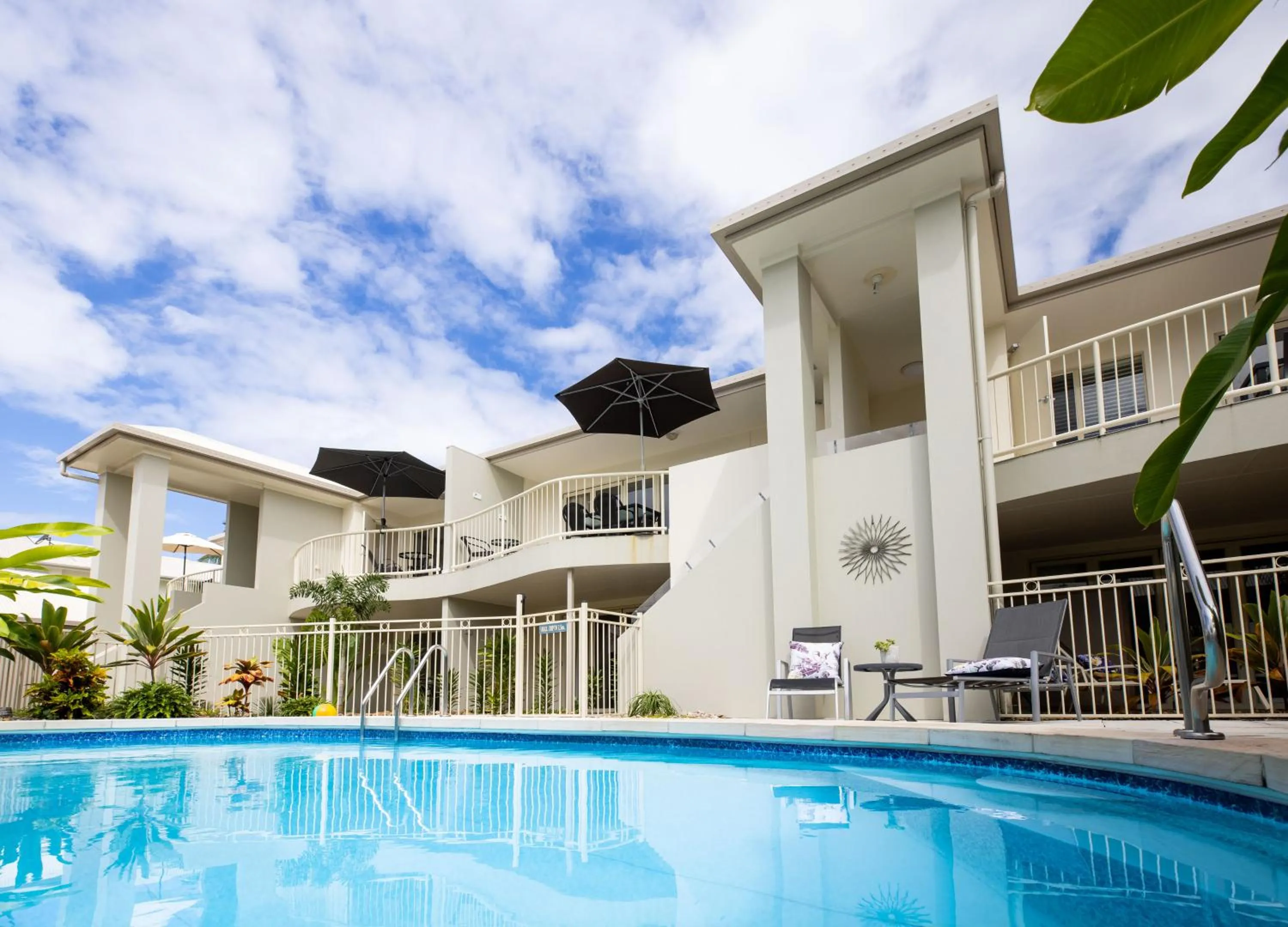 Swimming pool in Noosa River Palms