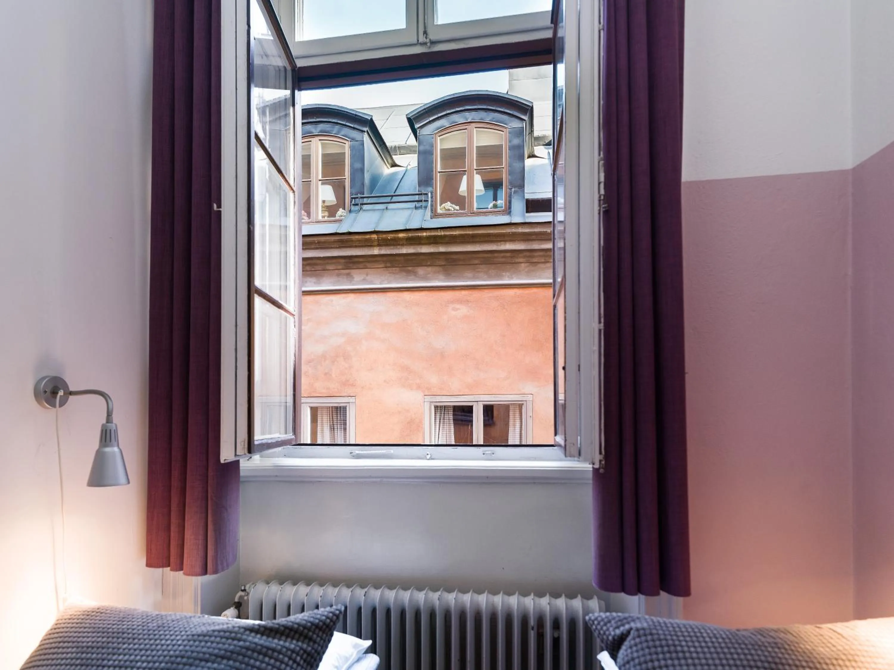 Quiet street view, Bed in Castanea Old Town Hostel