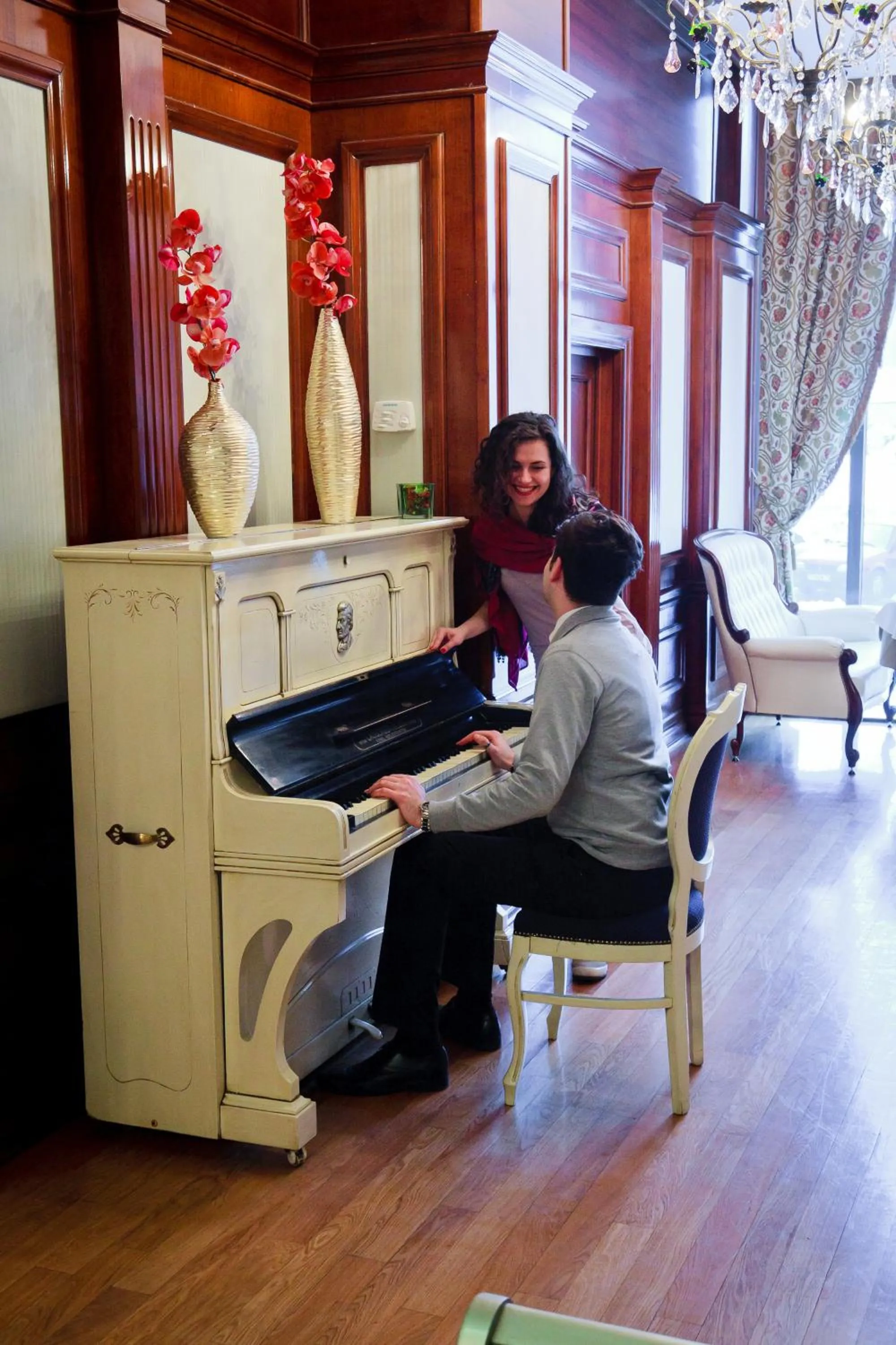 Restaurant/places to eat in Hotel Roman by Dumbrava Business Resort