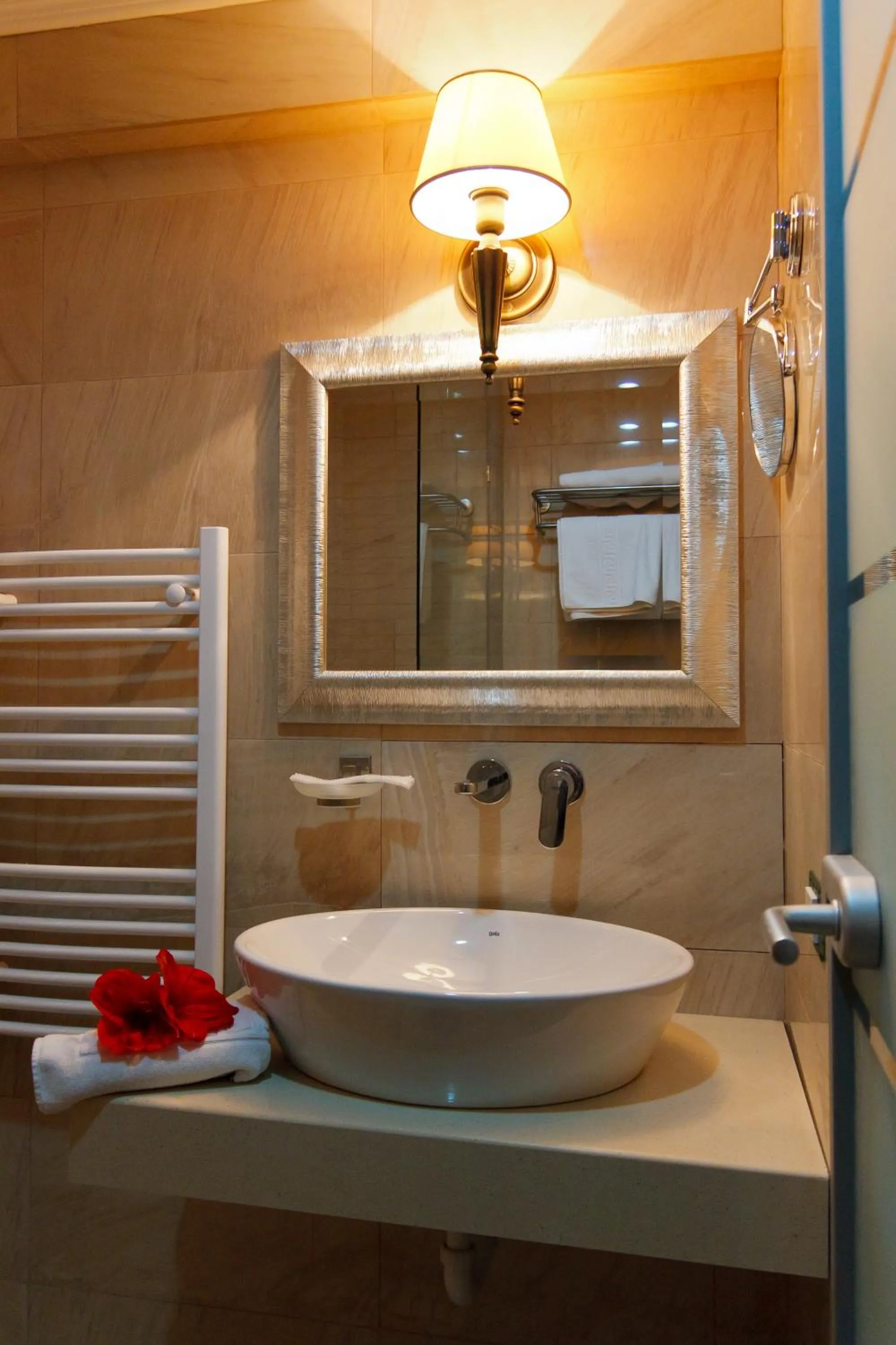 Bathroom in Hotel Roman by Dumbrava Business Resort