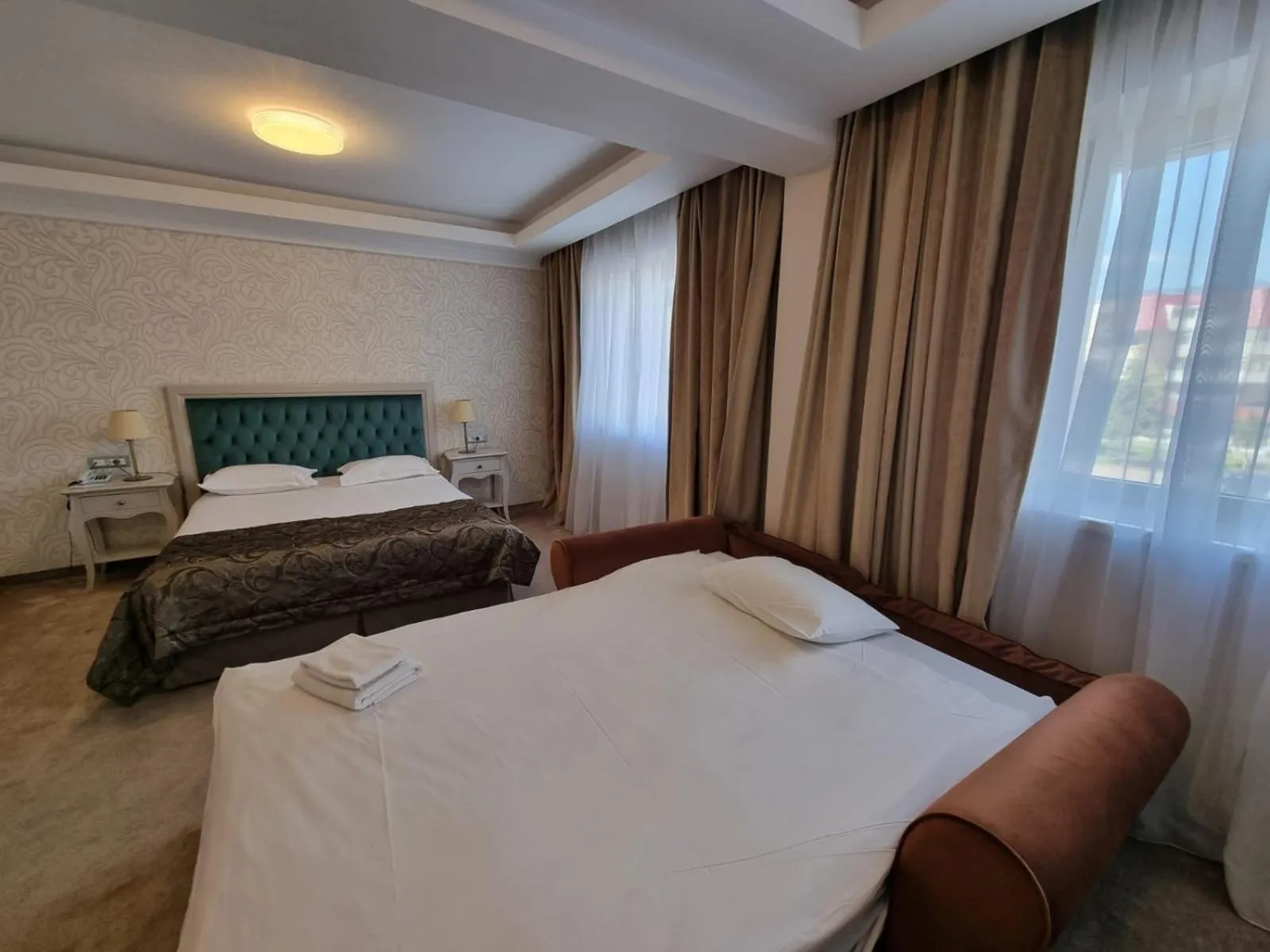 Bedroom, Bed in Hotel Roman by Dumbrava Business Resort