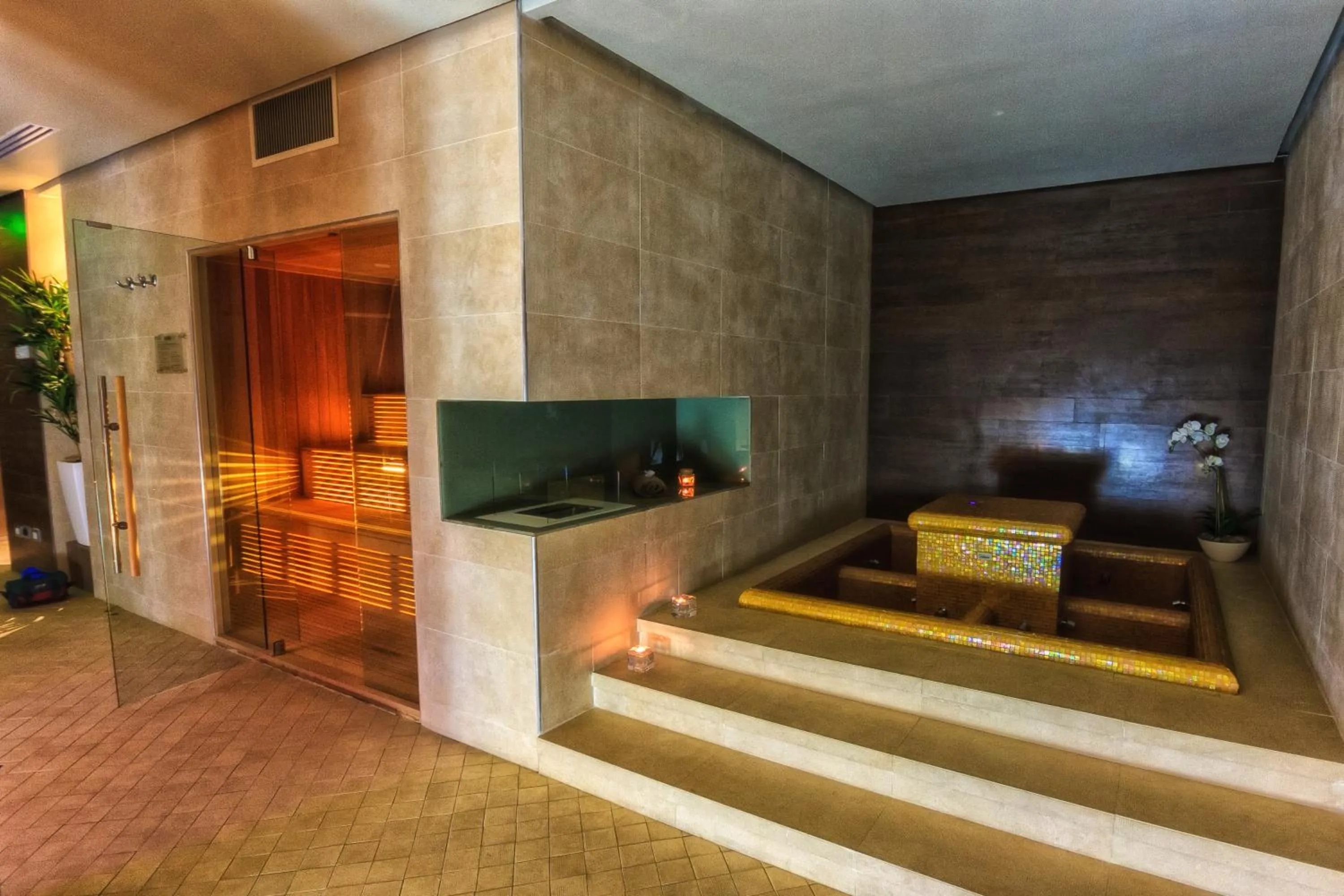 Spa and wellness centre/facilities in Hotel Roman by Dumbrava Business Resort