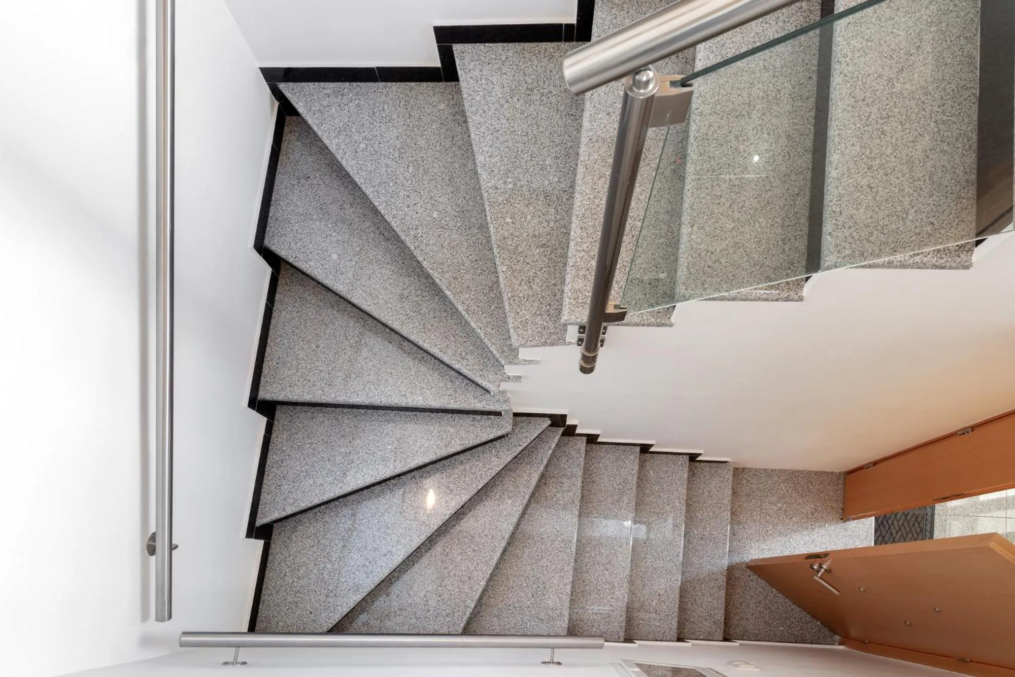 Area and facilities in Elegant Living