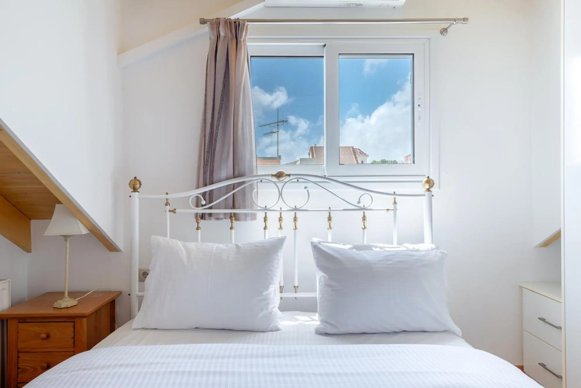 Bed in Elegant Living