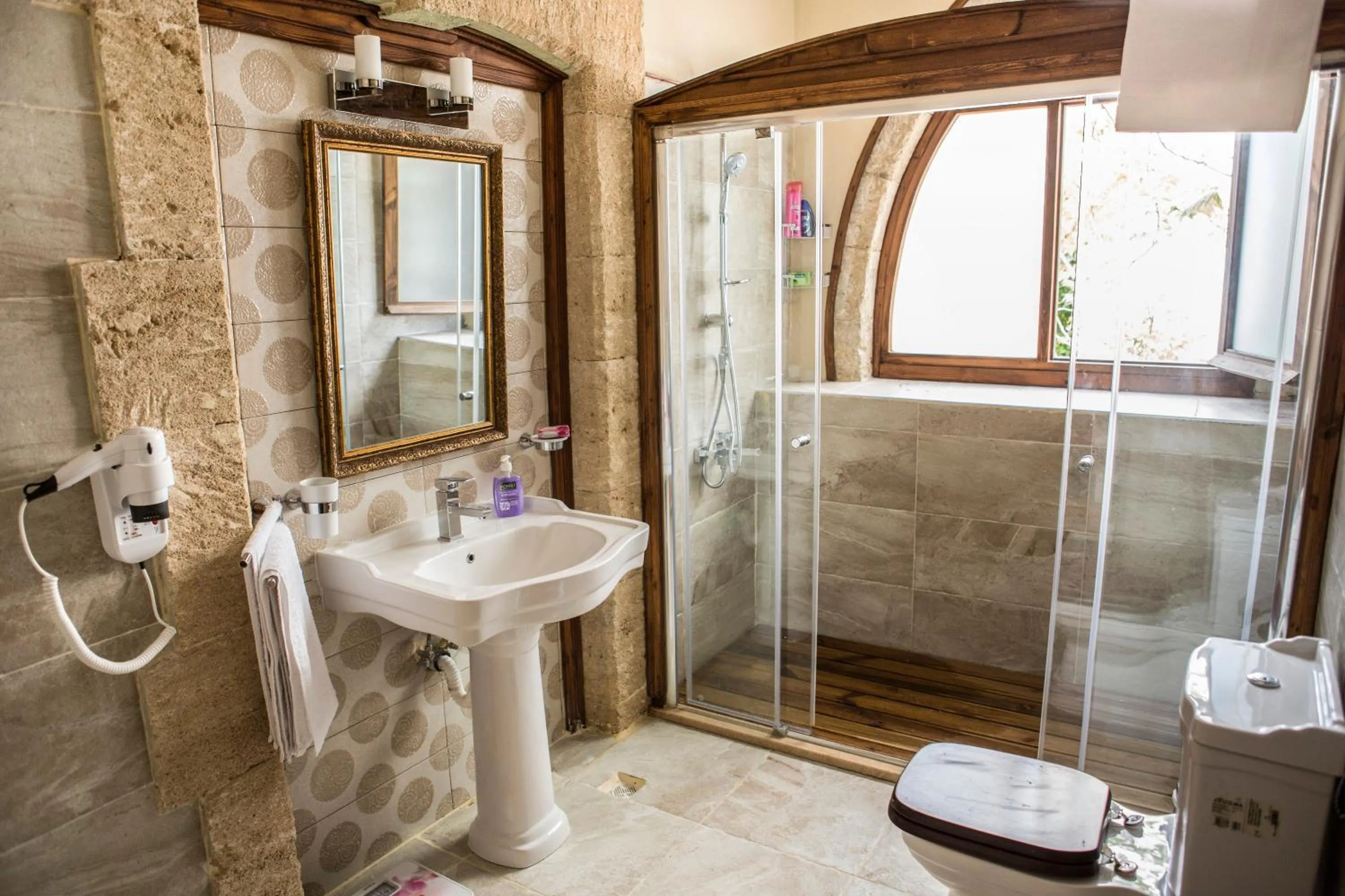 Bathroom in kyrenia palace boutique hotel