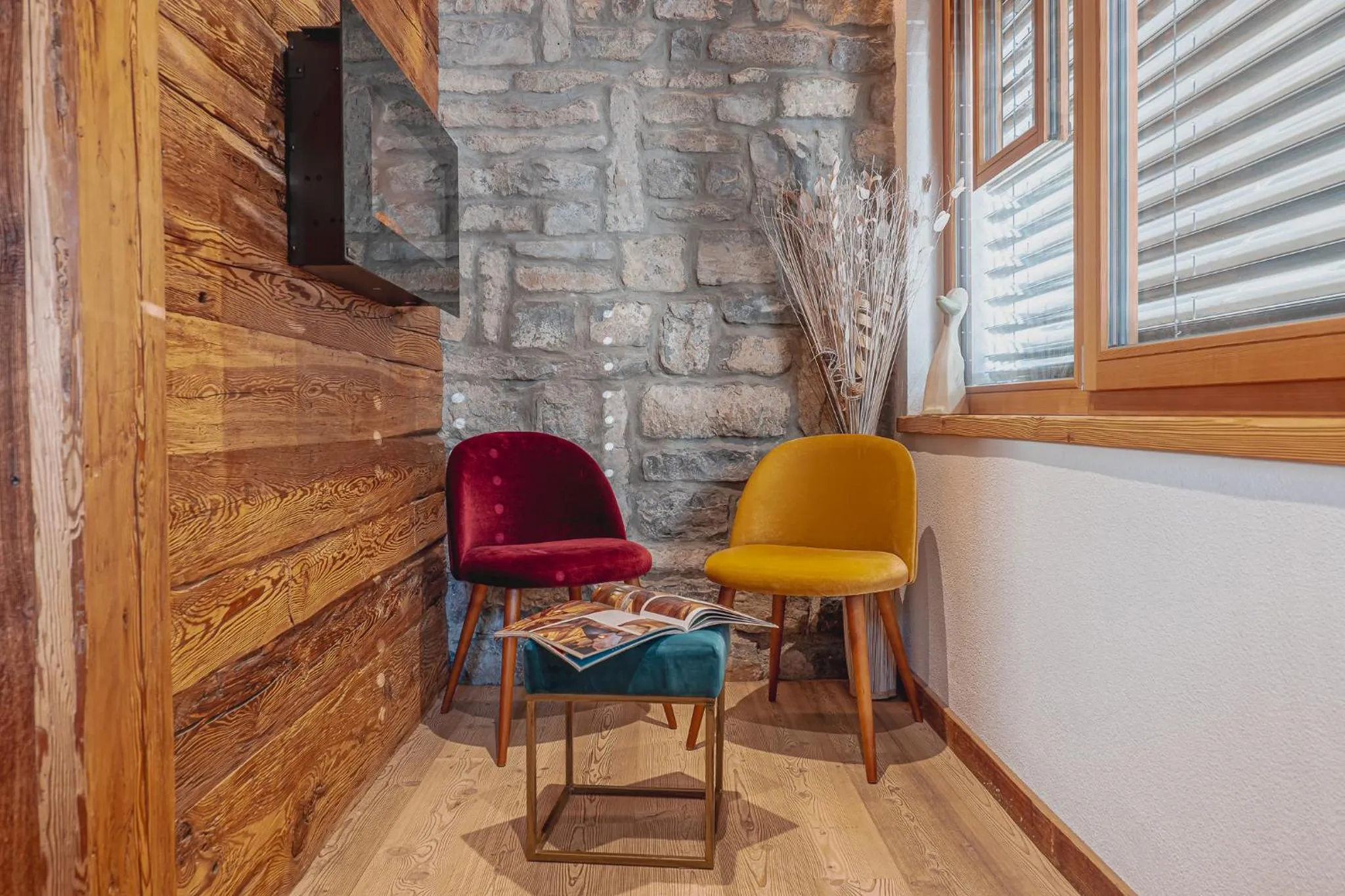 Communal lounge/ TV room in Alpine Refuge Villa Adler