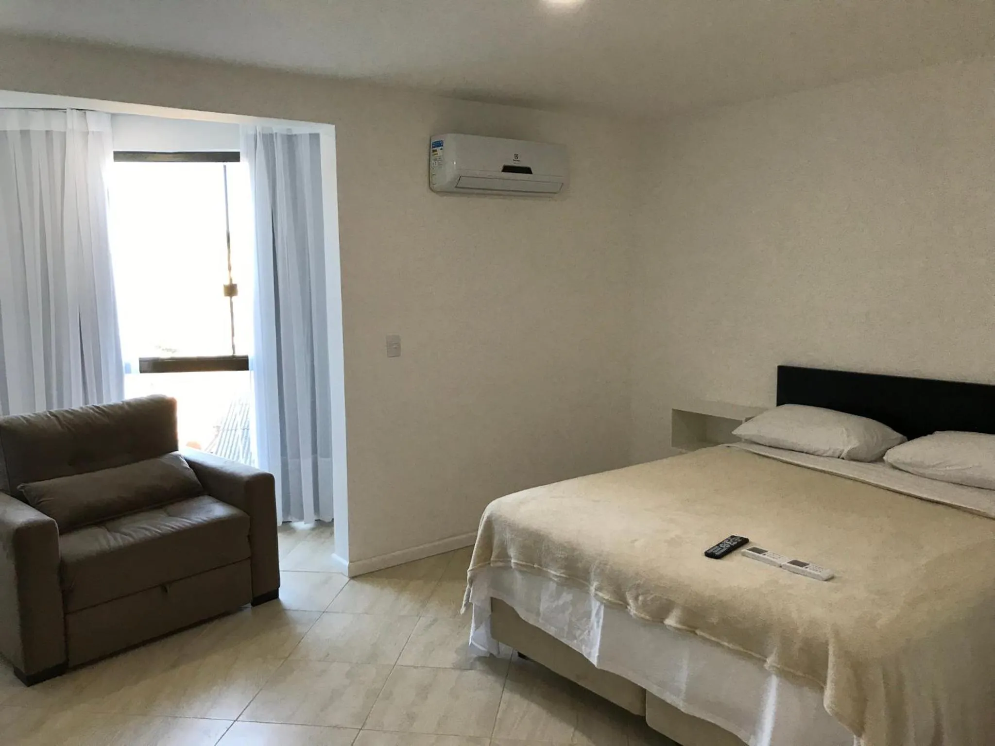 Bed in Sophia 2 Residence Inn