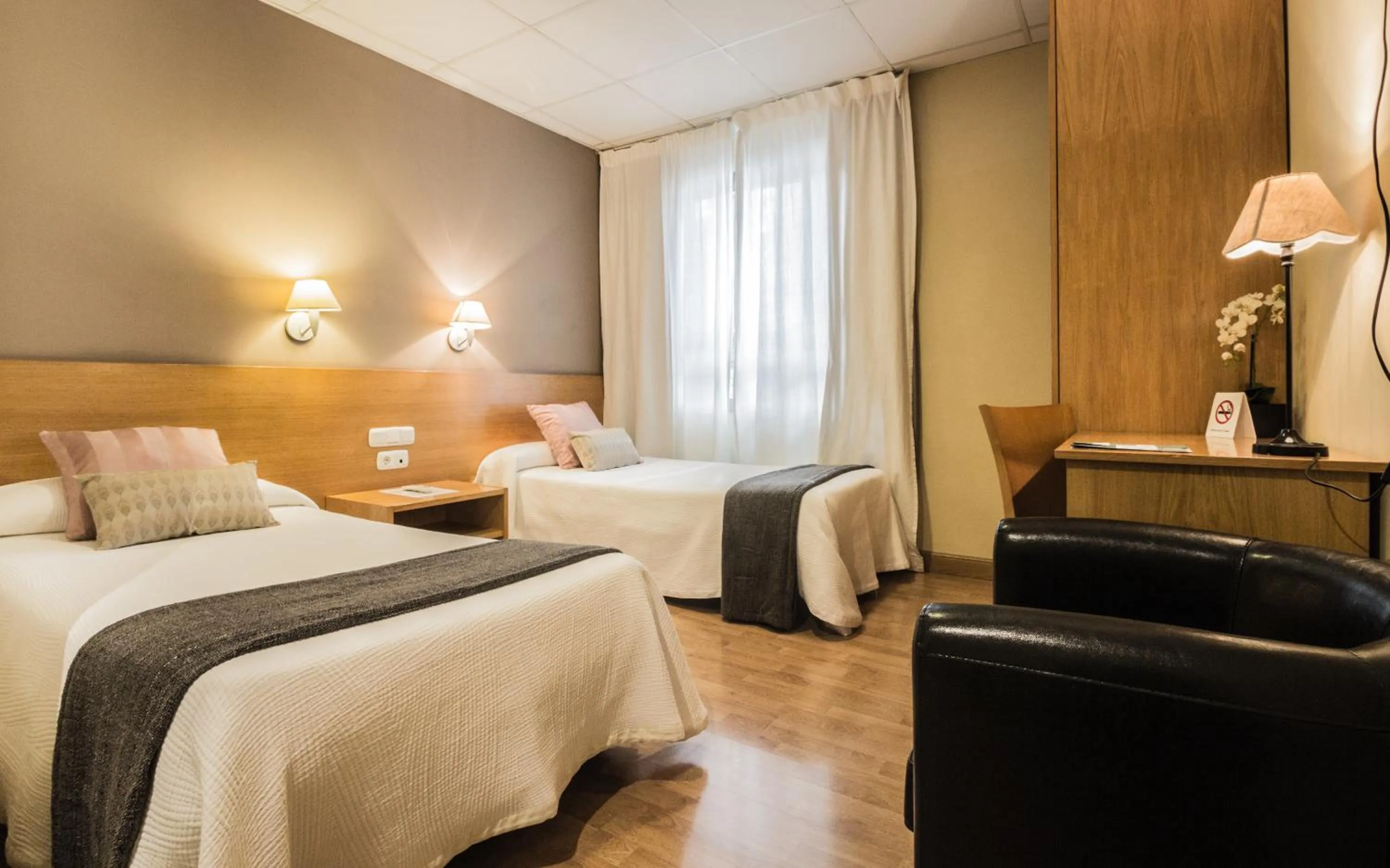 Bedroom, Bed in Hotel Casa Jacinto Pamplona