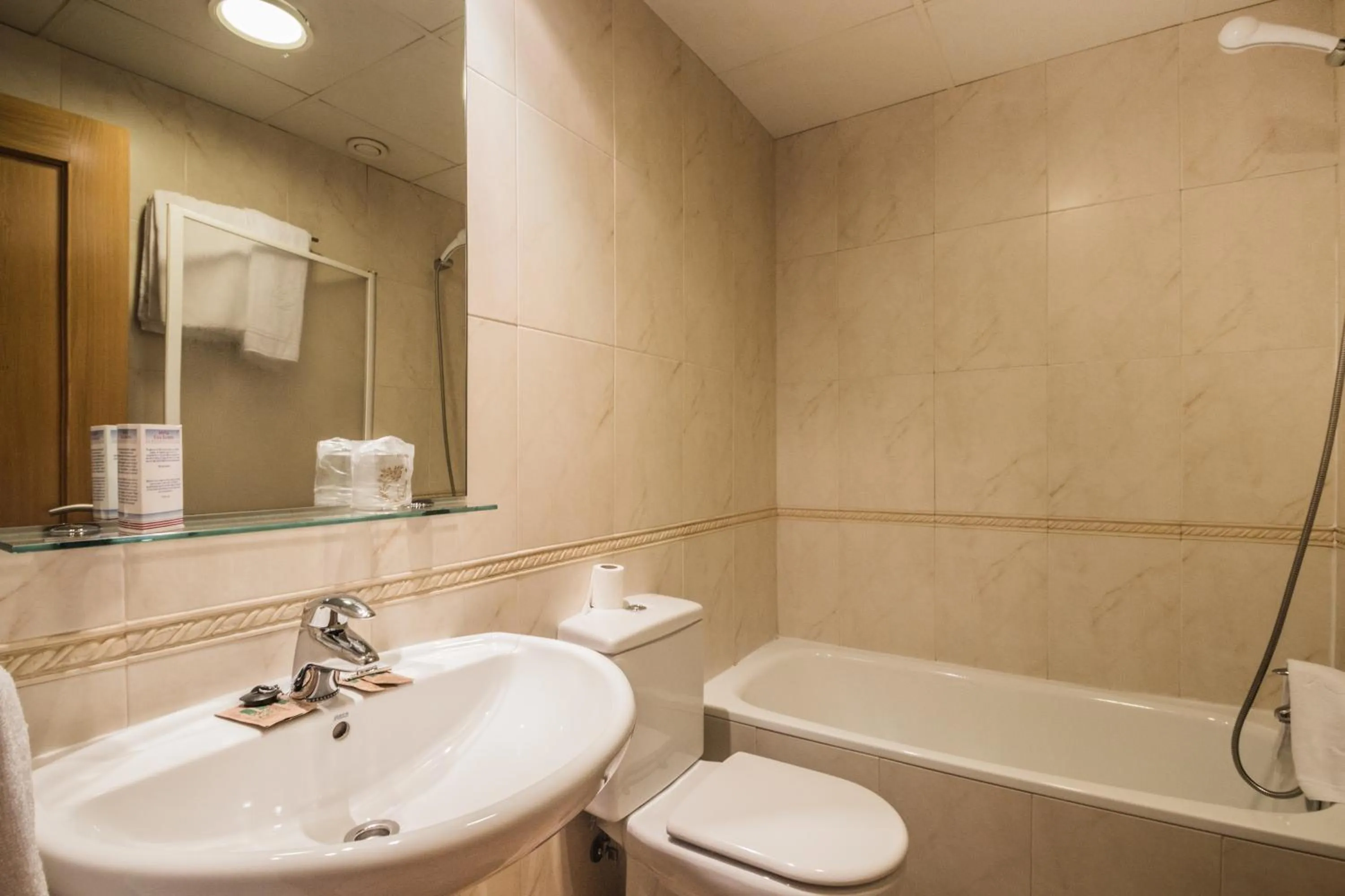 Bathroom in Hotel Casa Jacinto Pamplona