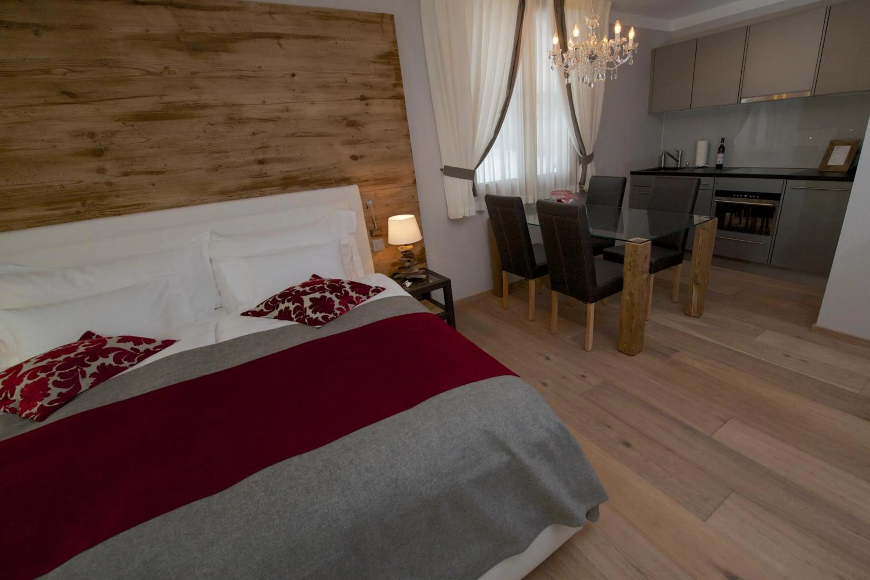 Photo of the whole room, Bed in Hotelino Petit Chalet