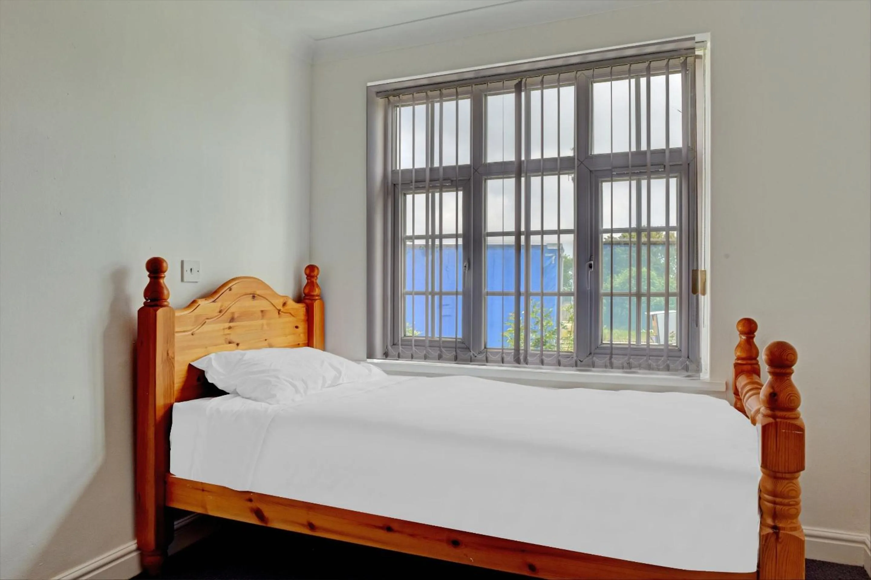 Bedroom, Bed in The Gables Hotel, Birmingham Airport