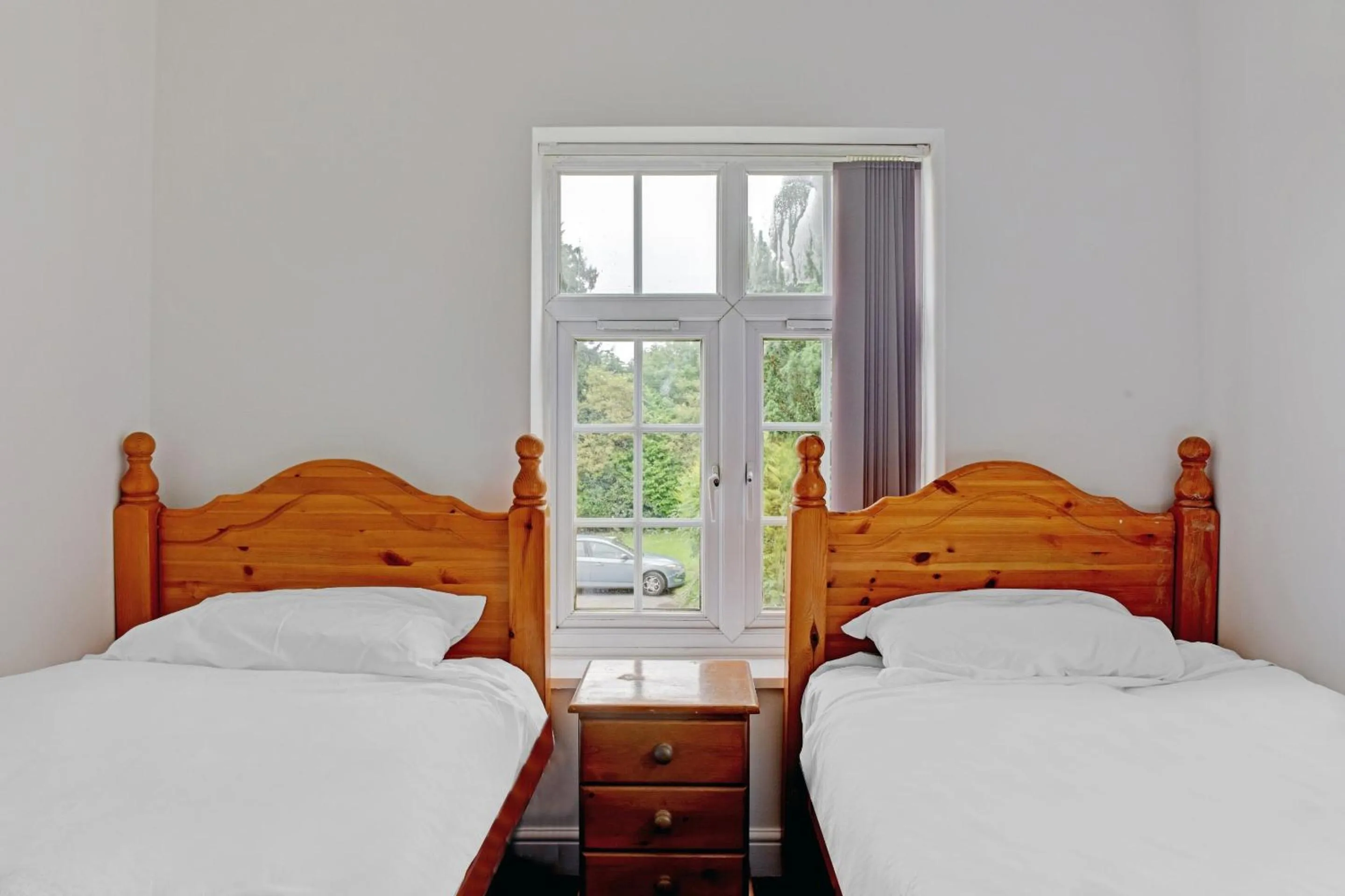 Bedroom, Bed in The Gables Hotel, Birmingham Airport