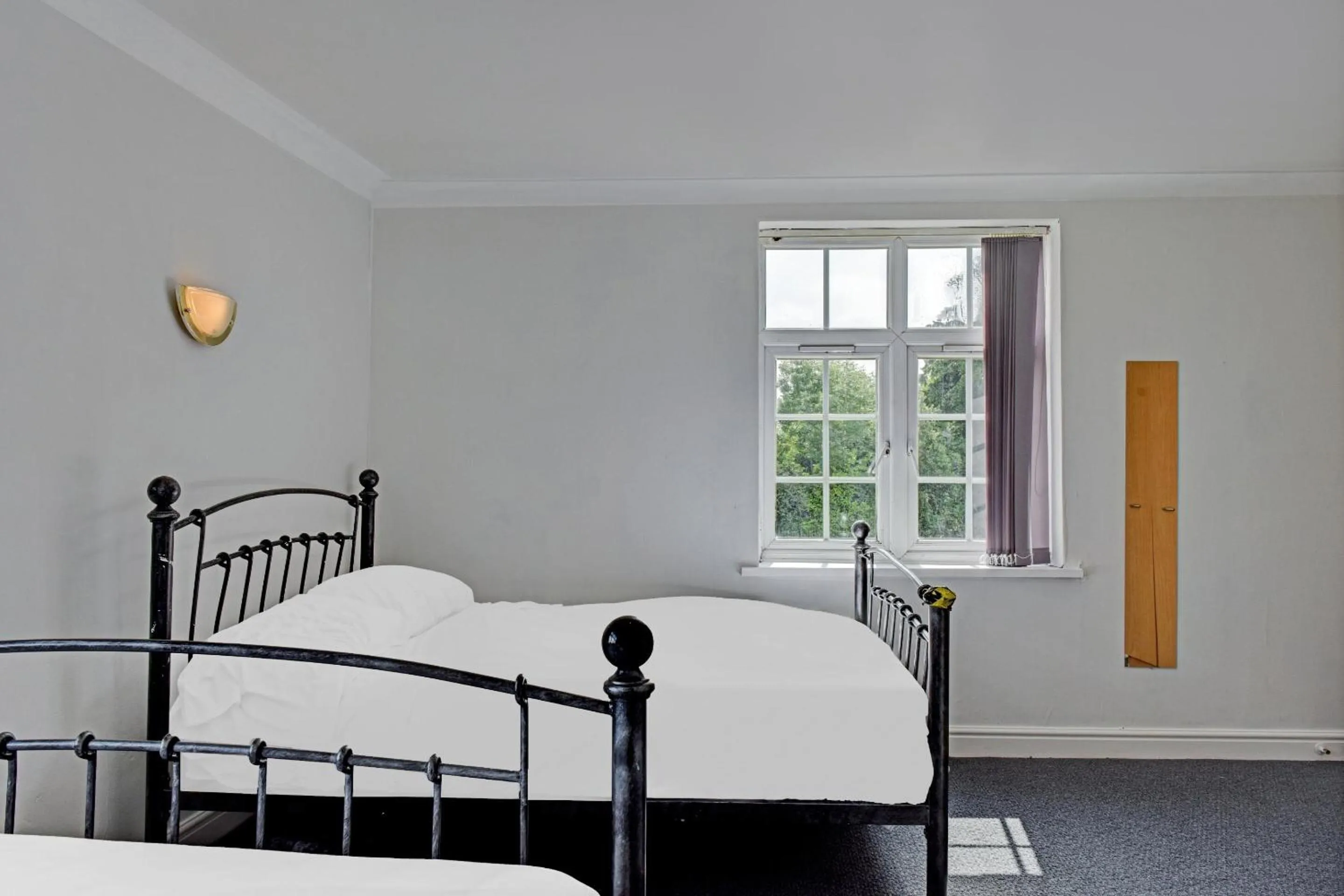 Bedroom, Bed in The Gables Hotel, Birmingham Airport