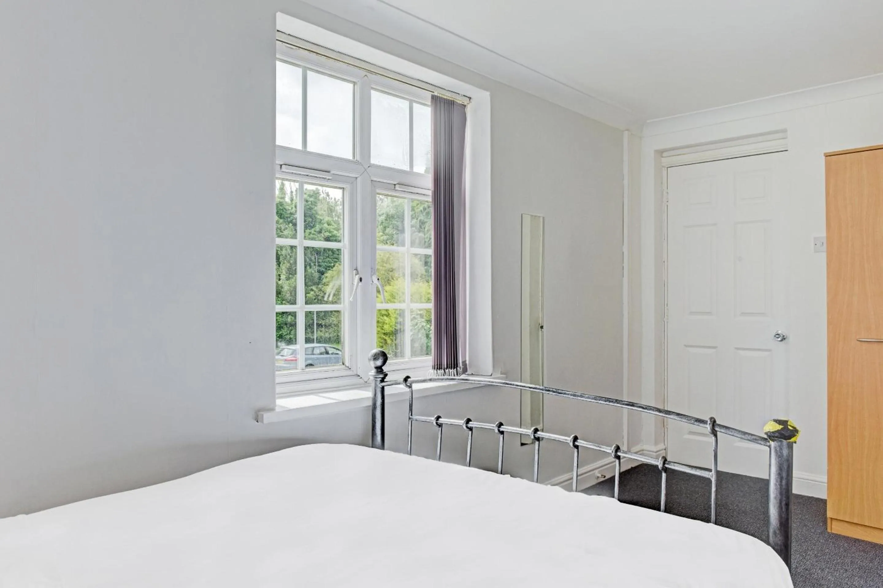 Bedroom, Bed in The Gables Hotel, Birmingham Airport