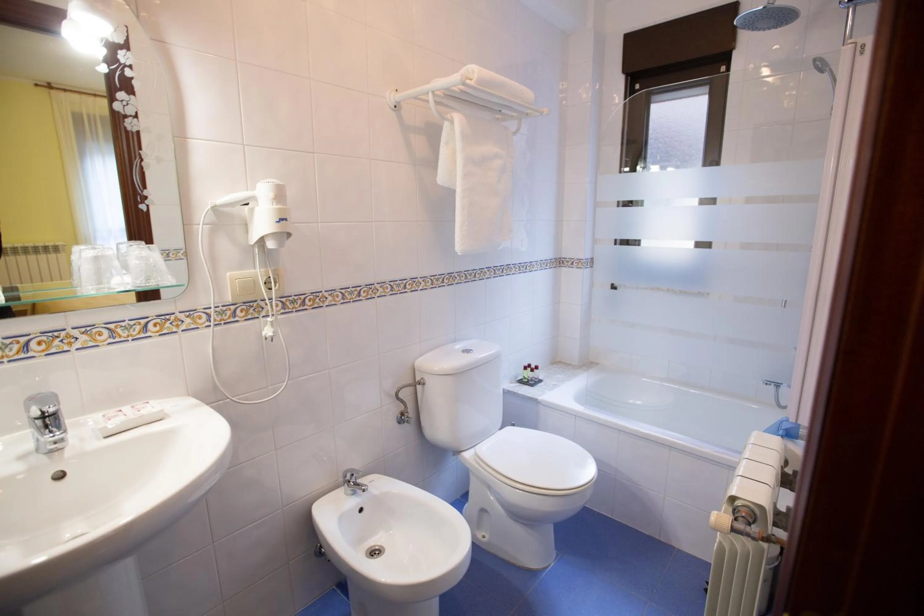 Bathroom in La Casona de Cardes