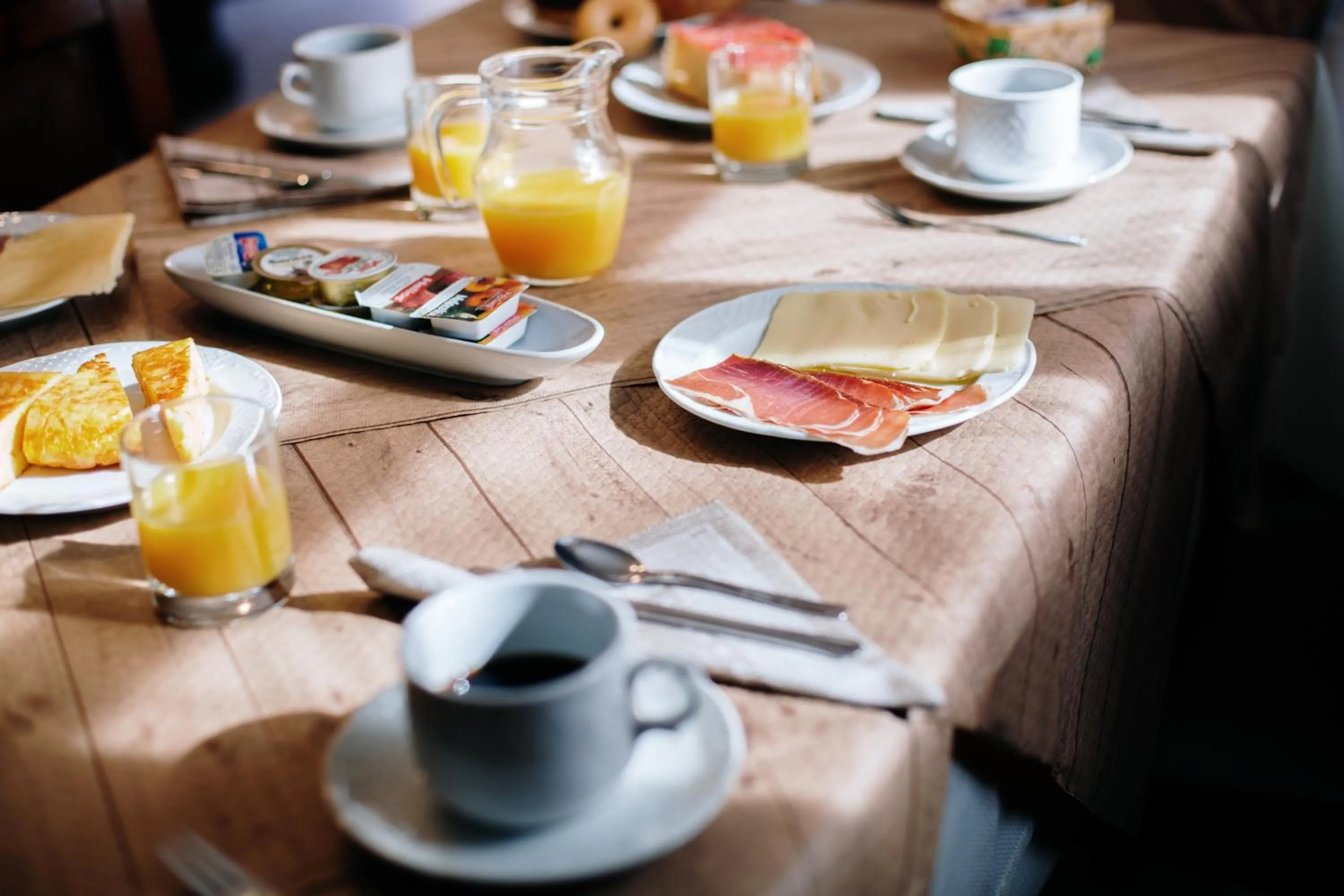 Restaurant/places to eat in La Casona de Cardes