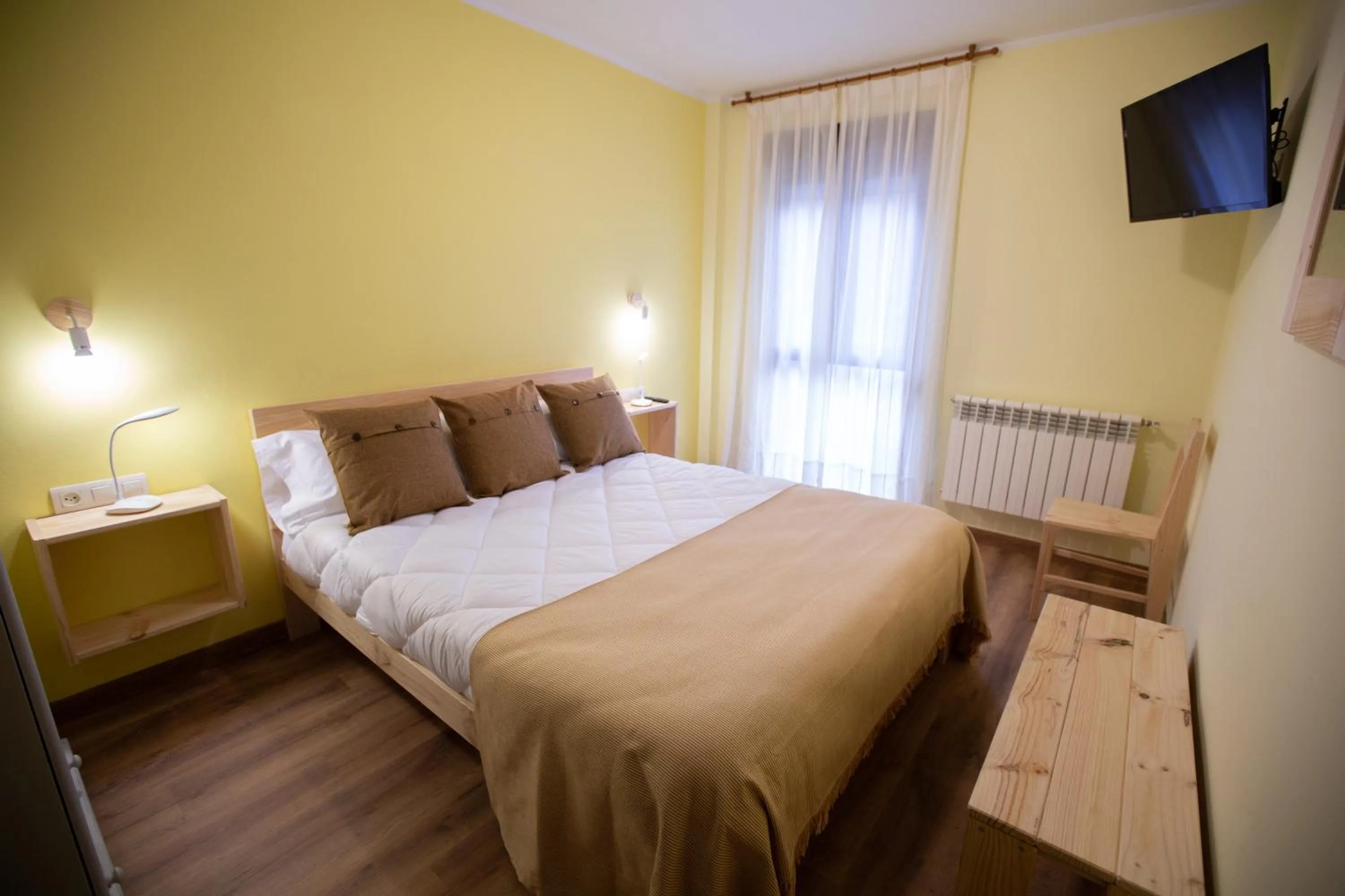 Photo of the whole room, Bed in La Casona de Cardes