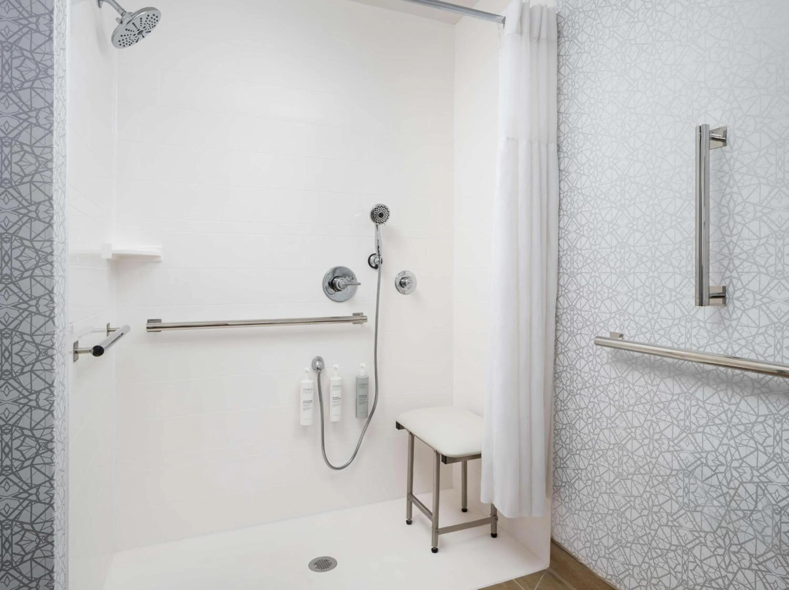 Bathroom in Hampton Inn & Suites Memphis East Germantown Area